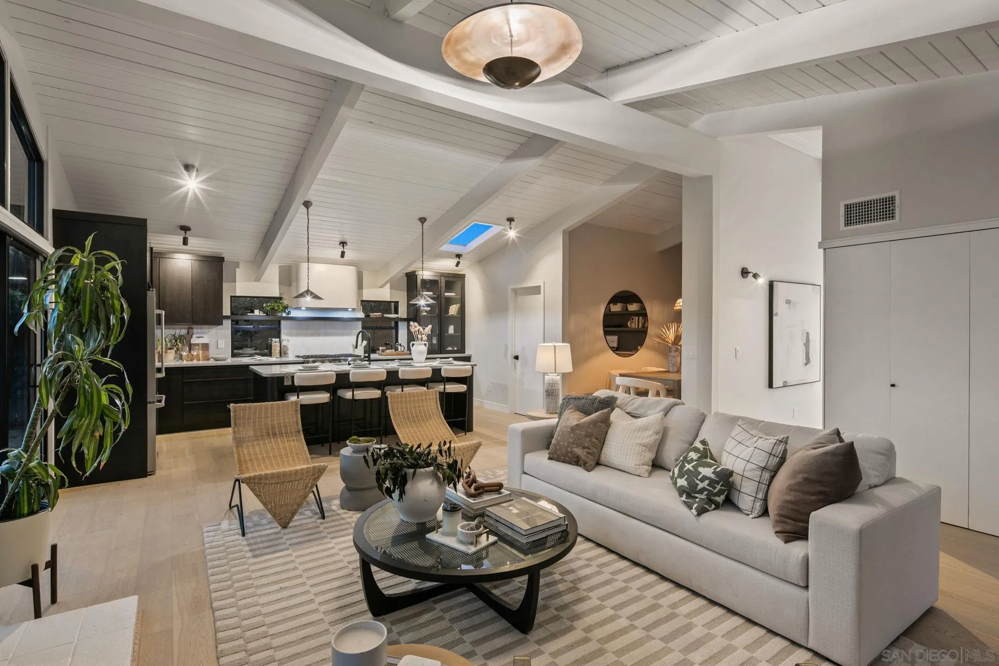 https://cdn.realtyfeed.com/cdn/127/260006560/613814b1edac8cffa481328e64dce30e.webp