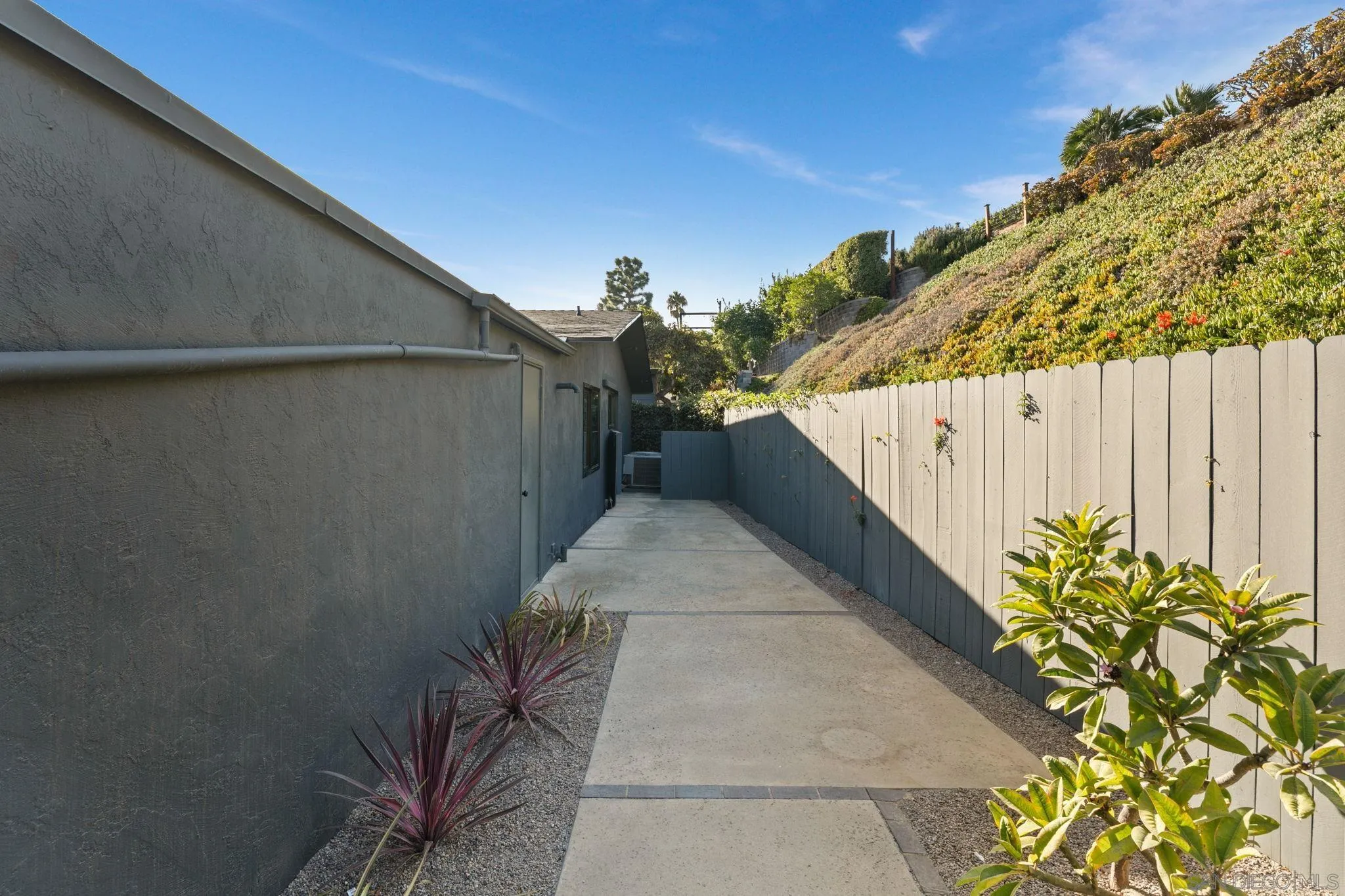https://cdn.realtyfeed.com/cdn/127/260006560/634b67886d08dc49465e1611d05716e2.webp
