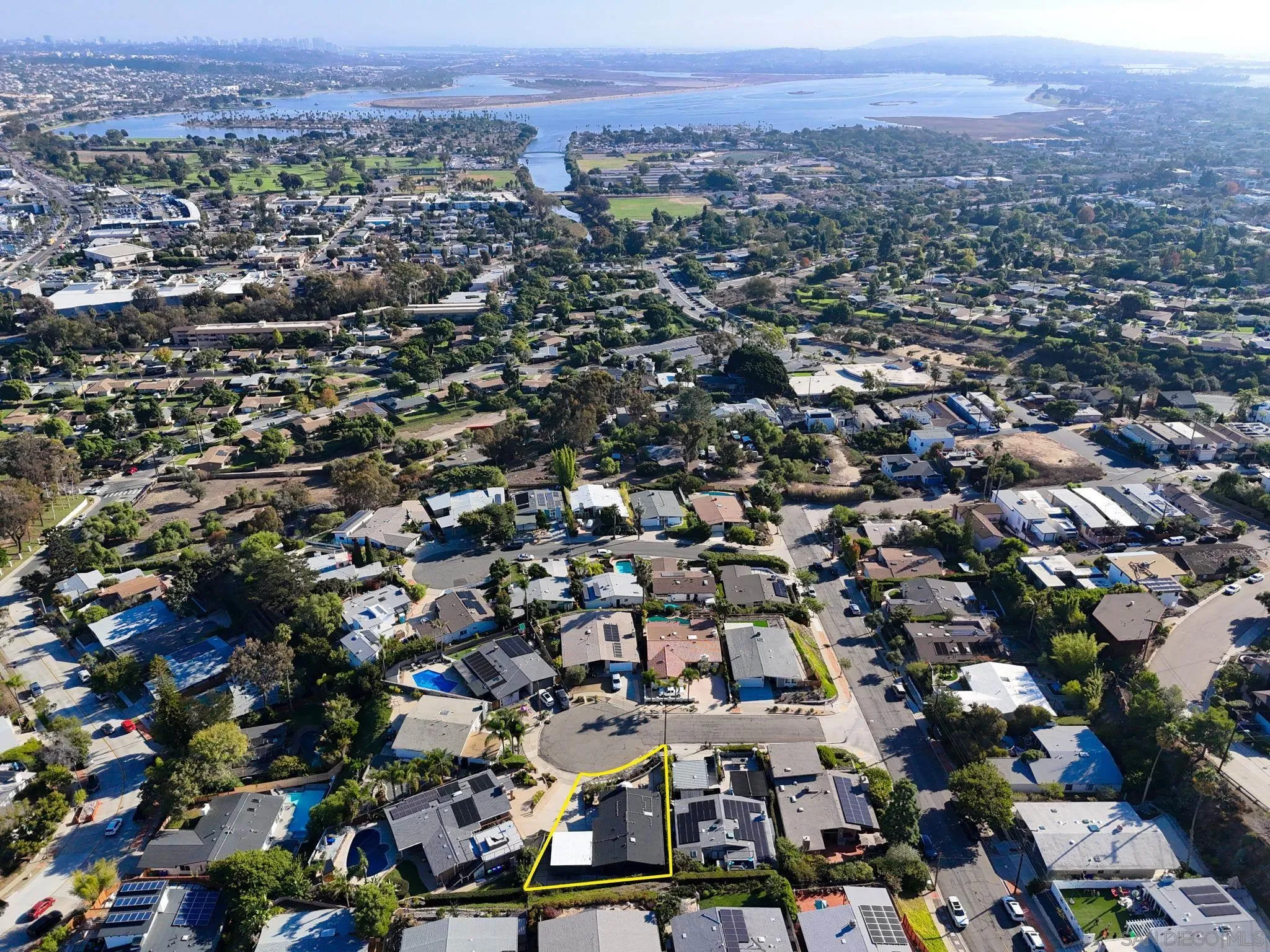https://cdn.realtyfeed.com/cdn/127/260006560/9bb9c292a09653c557269fb1688b4623.webp