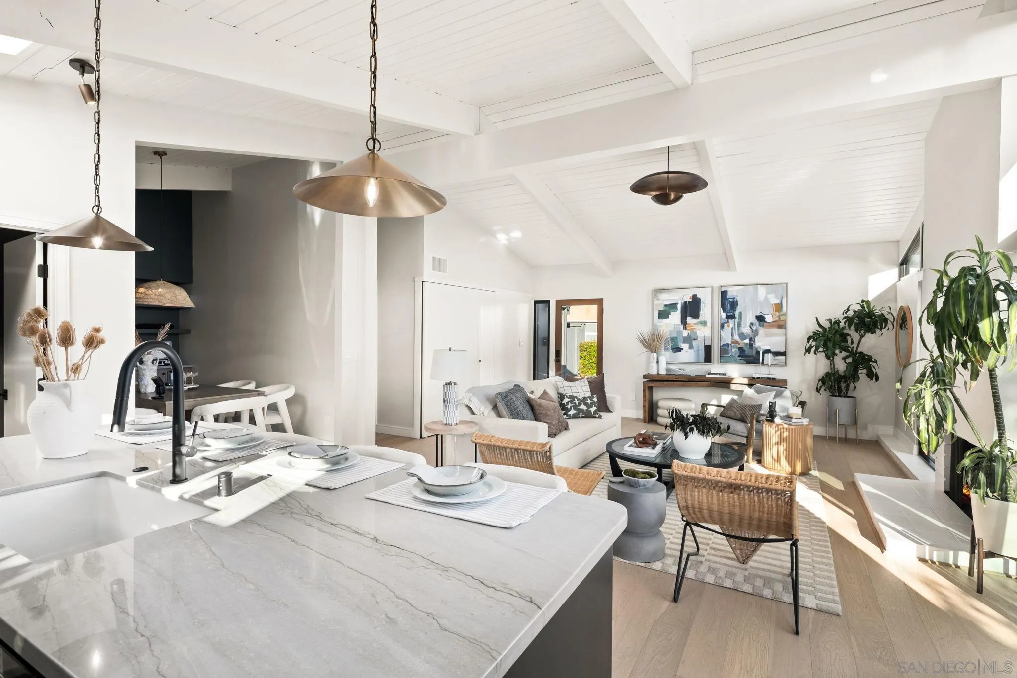 https://cdn.realtyfeed.com/cdn/127/260006560/f0e41b6f7cf0d0e93386513f89dd1819.webp