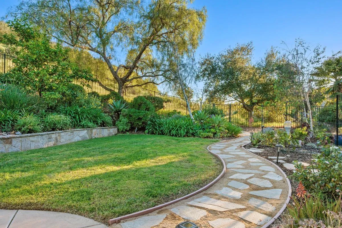 https://cdn.realtyfeed.com/cdn/127/260006565/fc937a2d75de376273962279752adf74.webp
