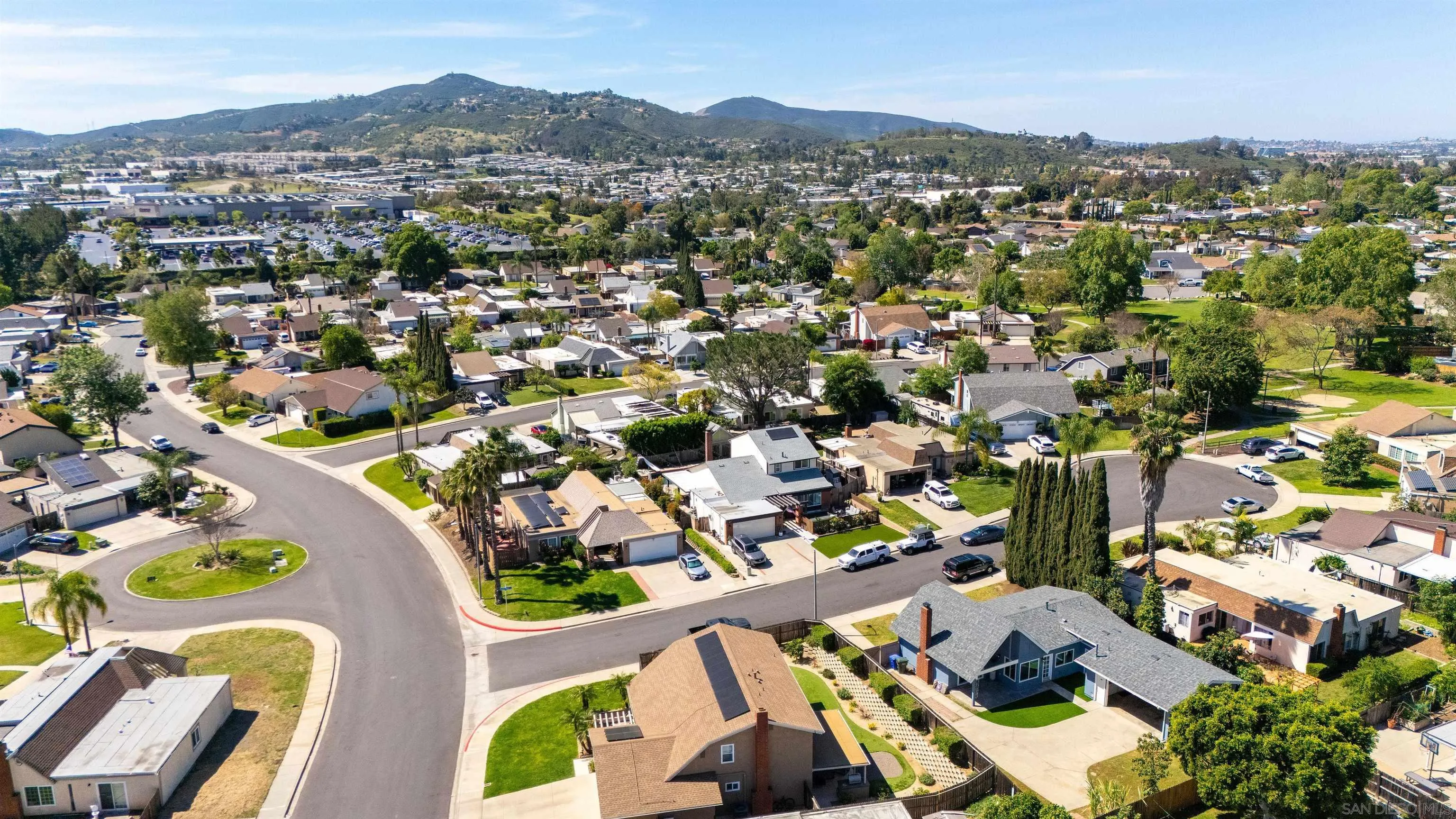 https://cdn.realtyfeed.com/cdn/127/260006567/28b63de7c8c379351acb17f1f716cf35.webp