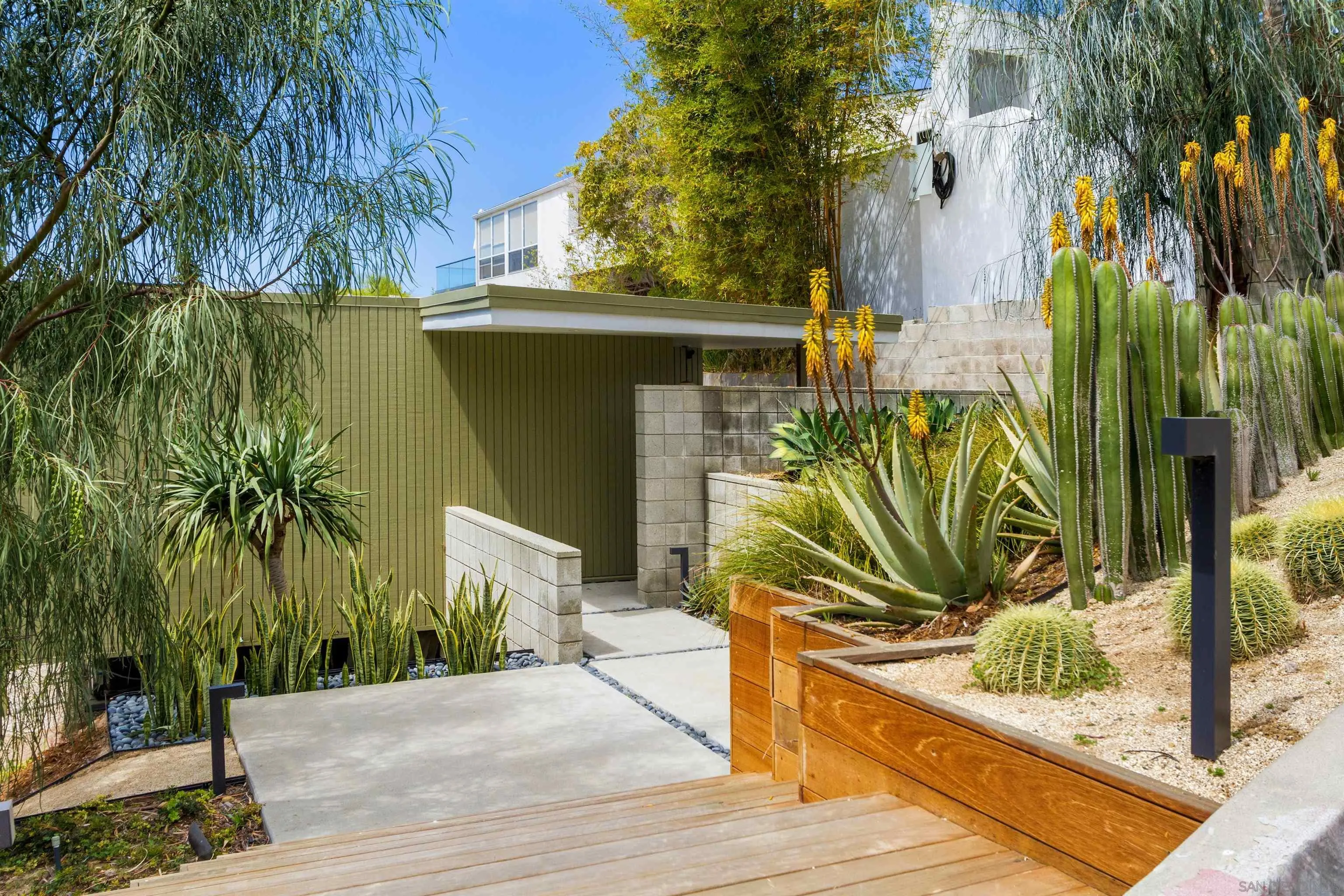 https://cdn.realtyfeed.com/cdn/127/260006572/26dc1a140687cb0b1fdaf7fd89a97395.webp