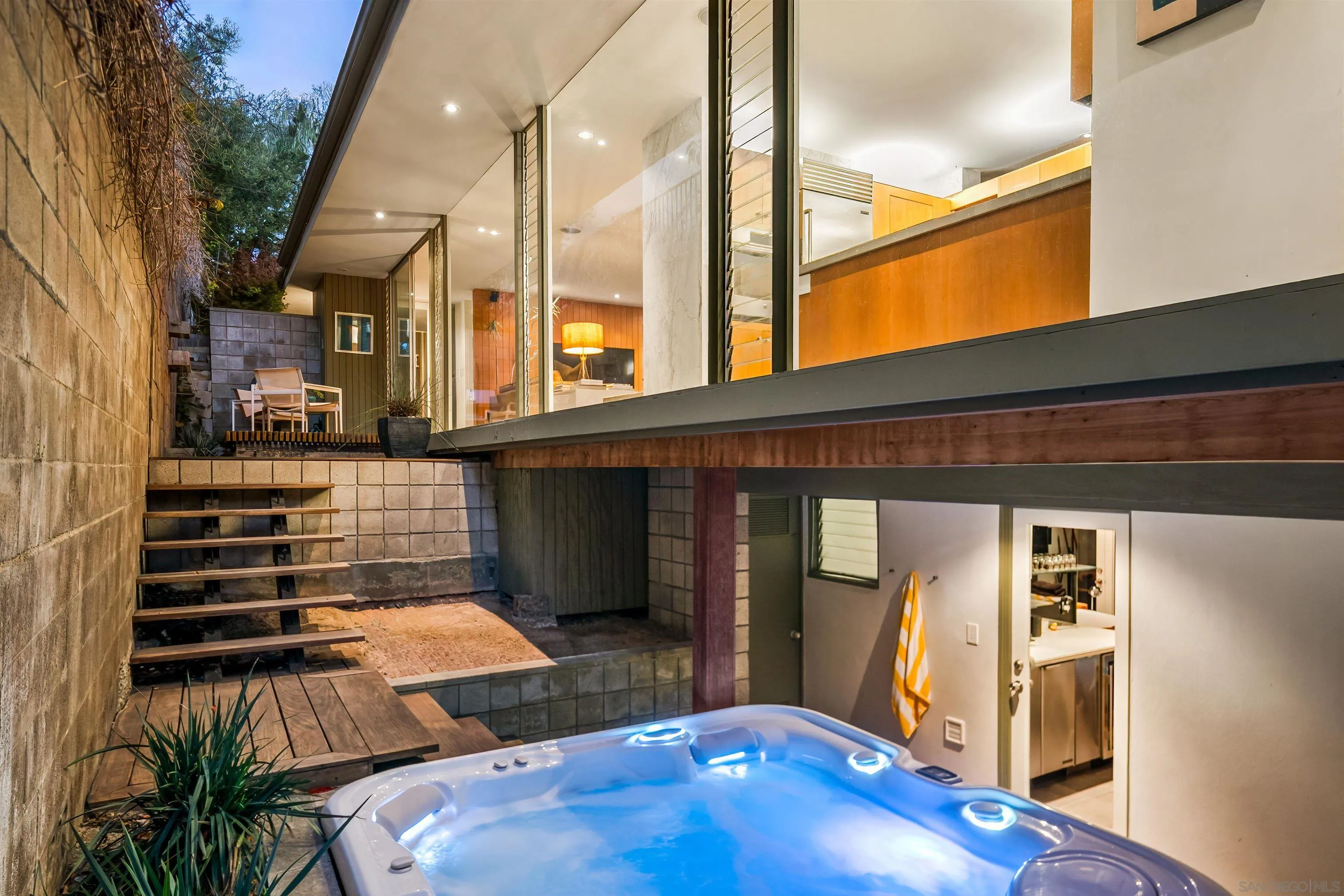 https://cdn.realtyfeed.com/cdn/127/260006572/4eecc6cdb61eb1ba247479472206068f.webp