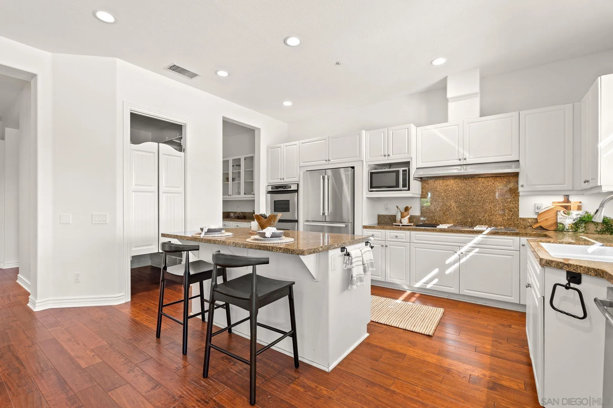 https://cdn.realtyfeed.com/cdn/127/260006575/005661b92a1beaeed4c4011fac2354a6.webp