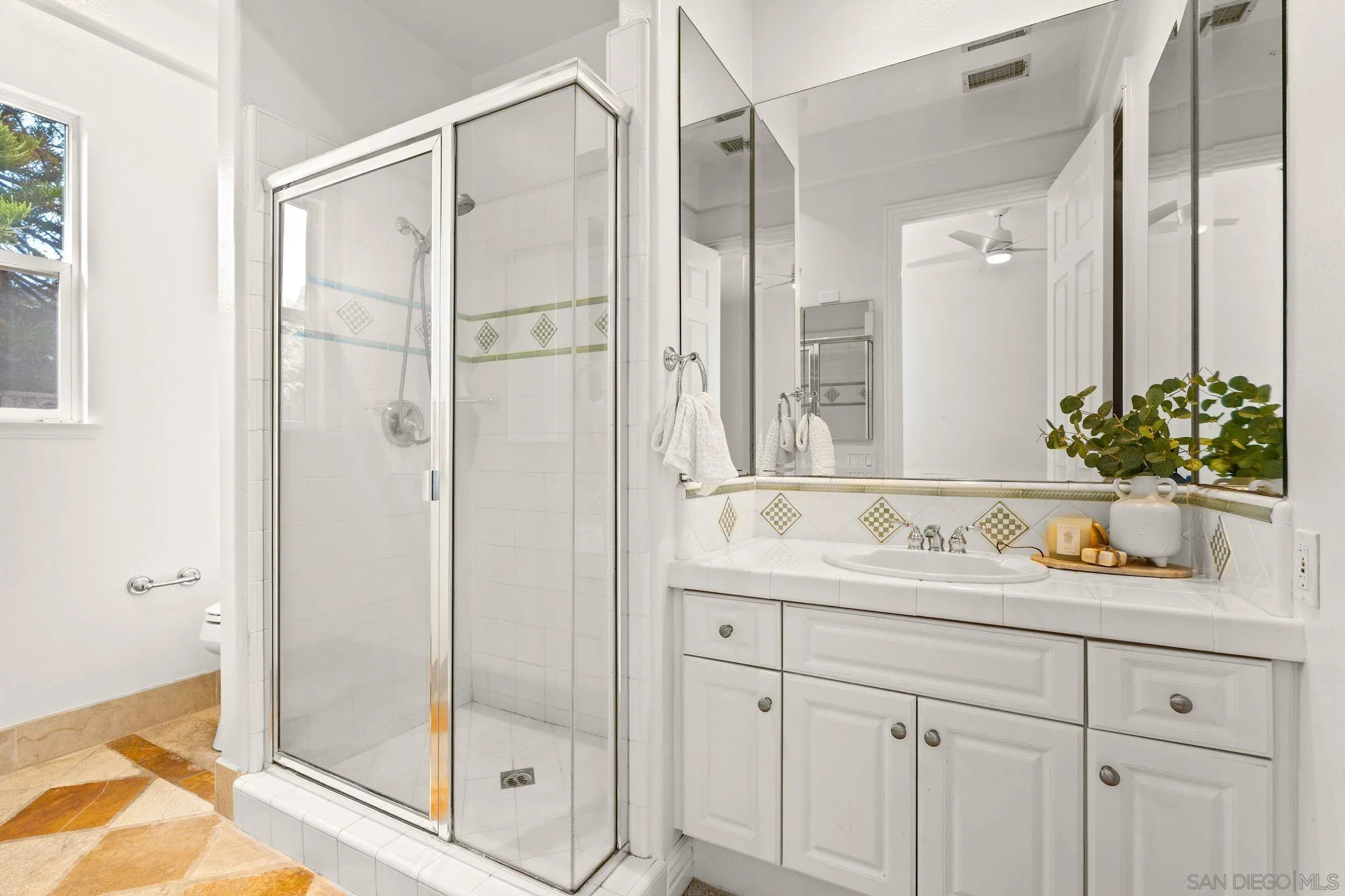 https://cdn.realtyfeed.com/cdn/127/260006575/1af844bd36ddac5c9fe78970a353d29f.webp