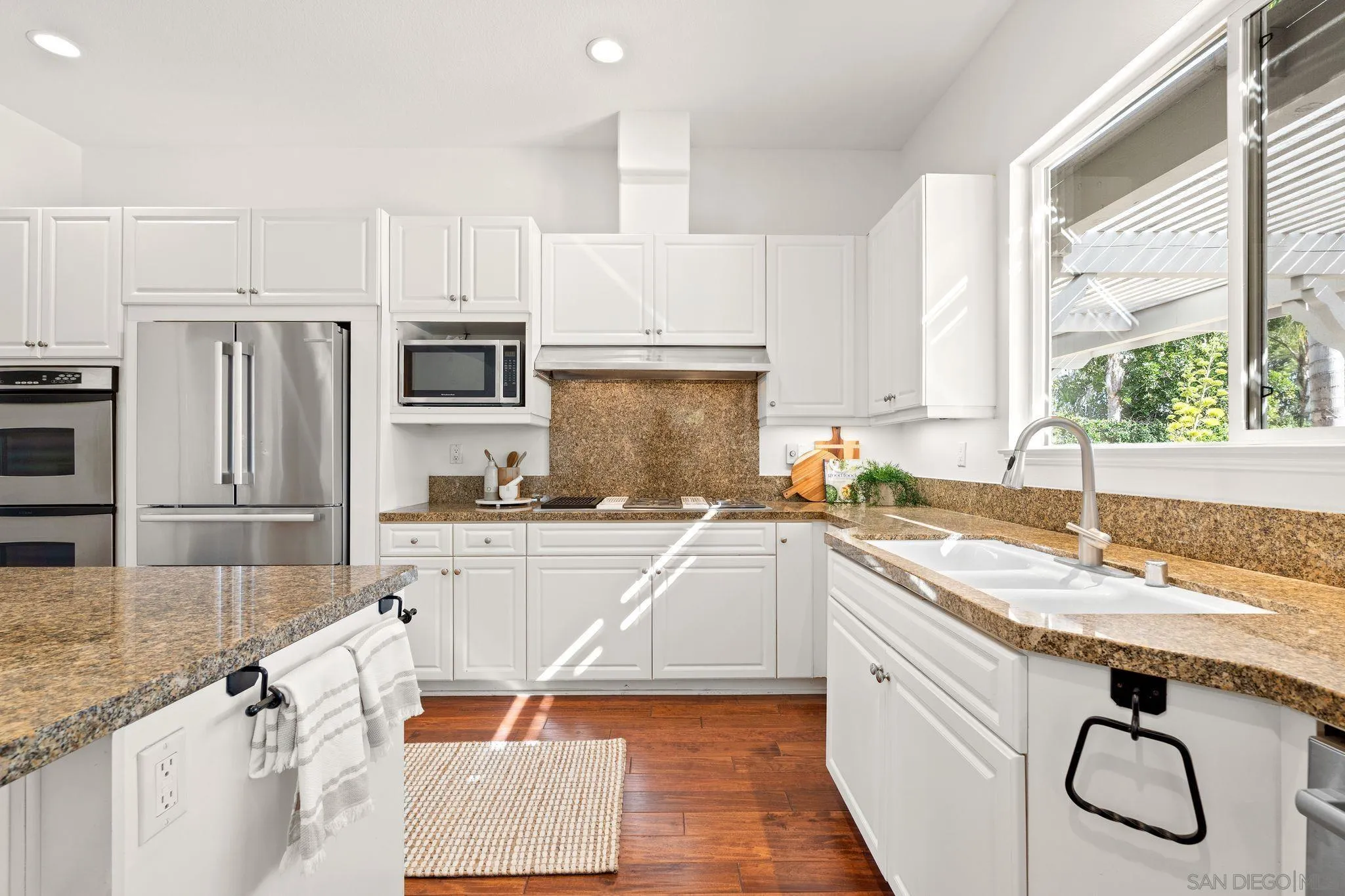 https://cdn.realtyfeed.com/cdn/127/260006575/3ace6fcc3d43f20d5db08de119a72624.webp