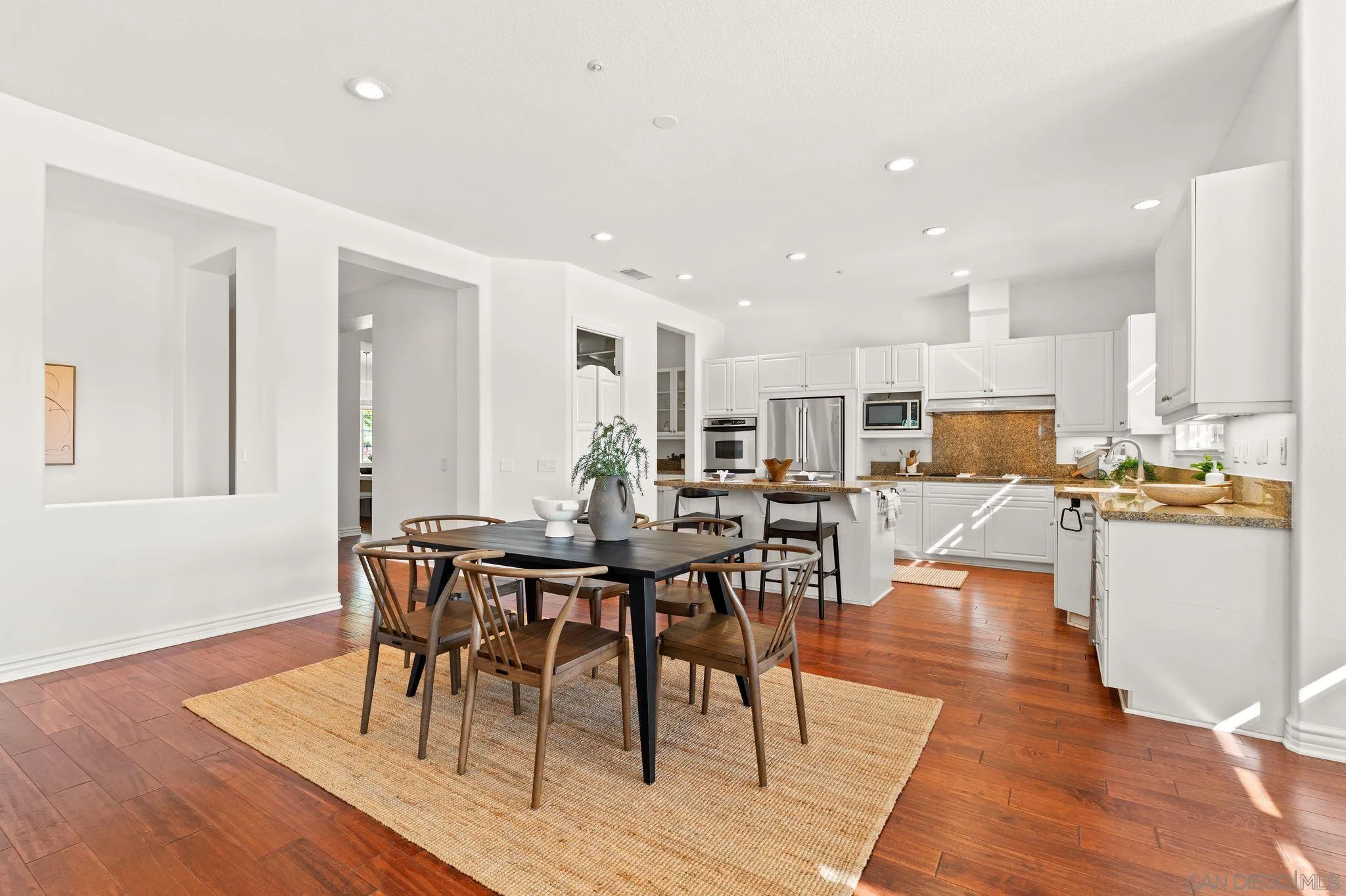 https://cdn.realtyfeed.com/cdn/127/260006575/720af8ad35be3390d7b7a592b1e99a51.webp
