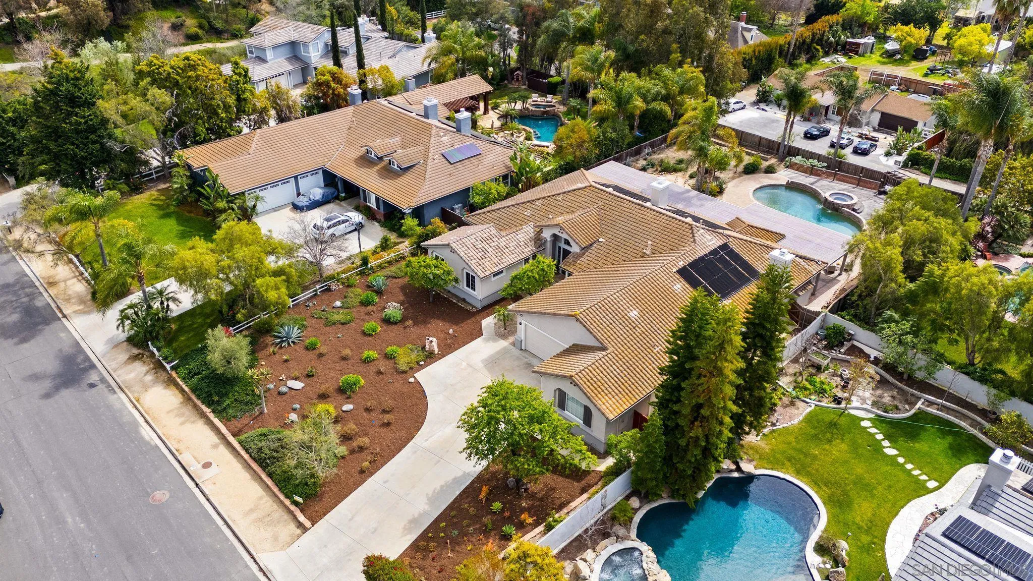 https://cdn.realtyfeed.com/cdn/127/260006575/8aba94b9551b344734588d1a976aaba7.webp