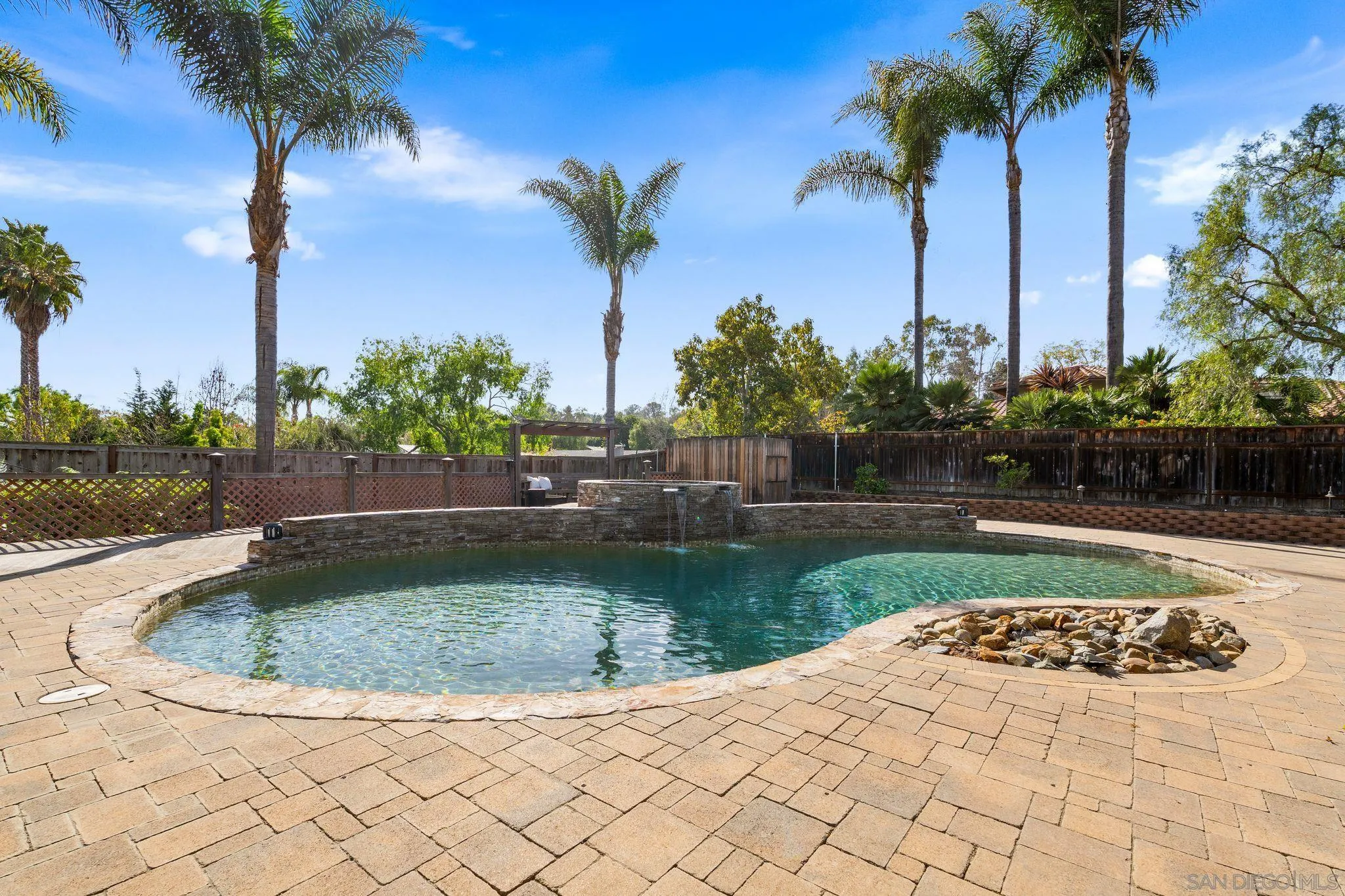 https://cdn.realtyfeed.com/cdn/127/260006575/8fb3f3a8b369c117a3365b9c016fddf7.webp