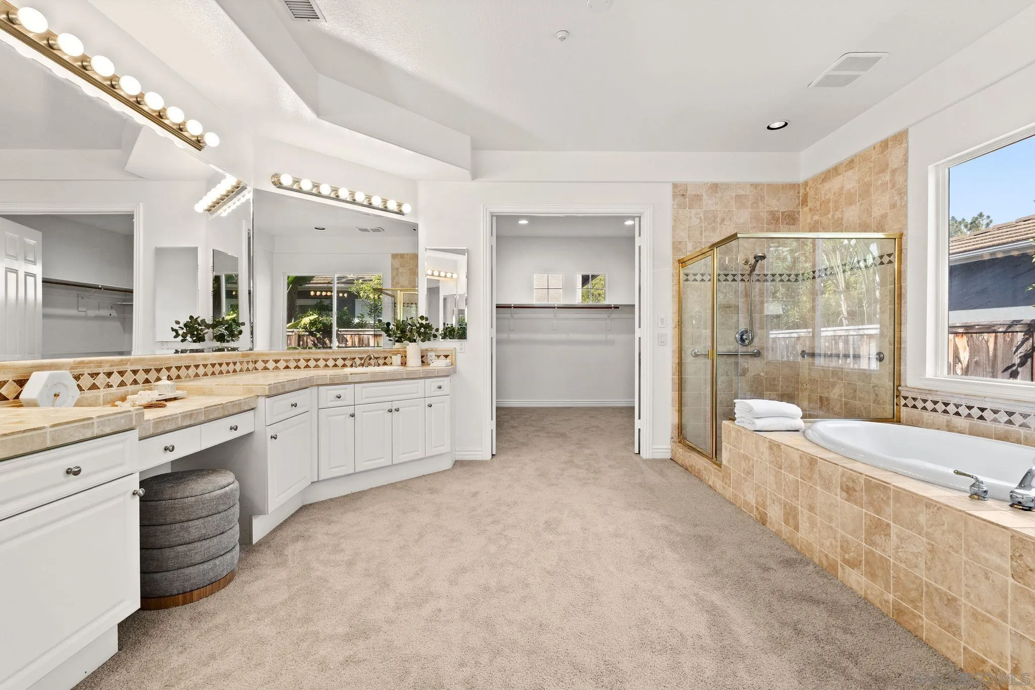 https://cdn.realtyfeed.com/cdn/127/260006575/94794241d5ac966cf1a8f07fdb9cb1f4.webp