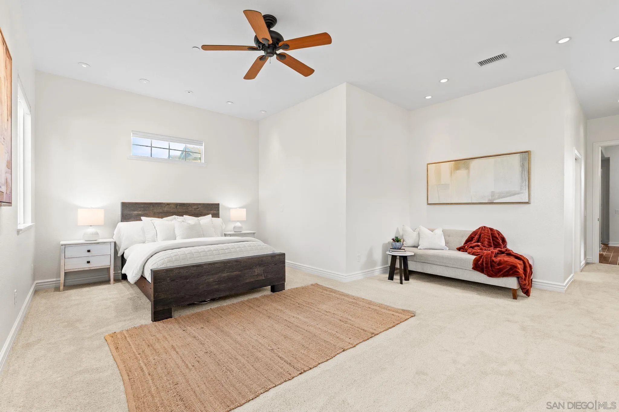 https://cdn.realtyfeed.com/cdn/127/260006575/94b659db1cb16f2068bed3902da01fb0.webp