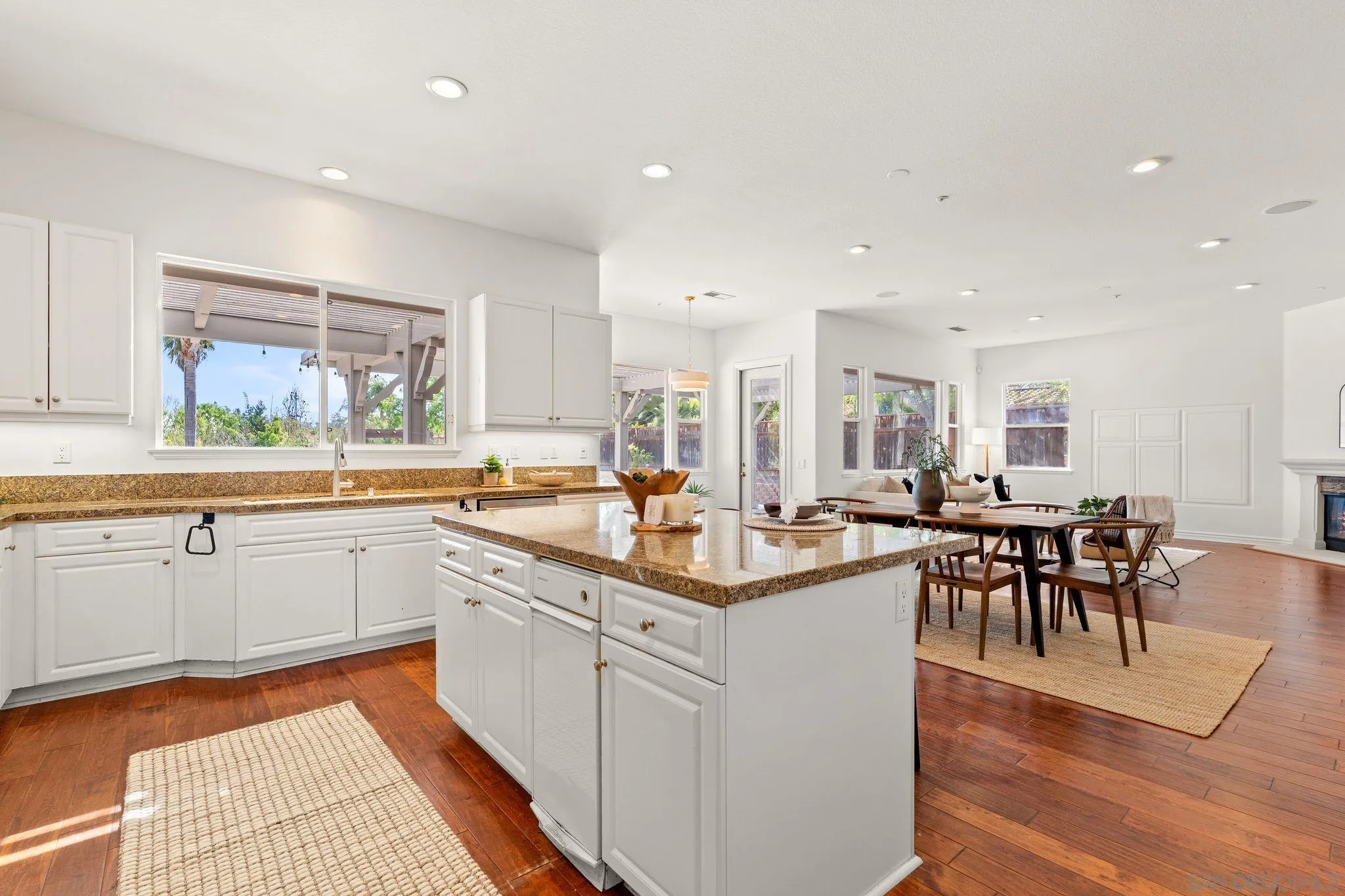 https://cdn.realtyfeed.com/cdn/127/260006575/ae907670a3a1f1fc2cc28879a09566f4.webp