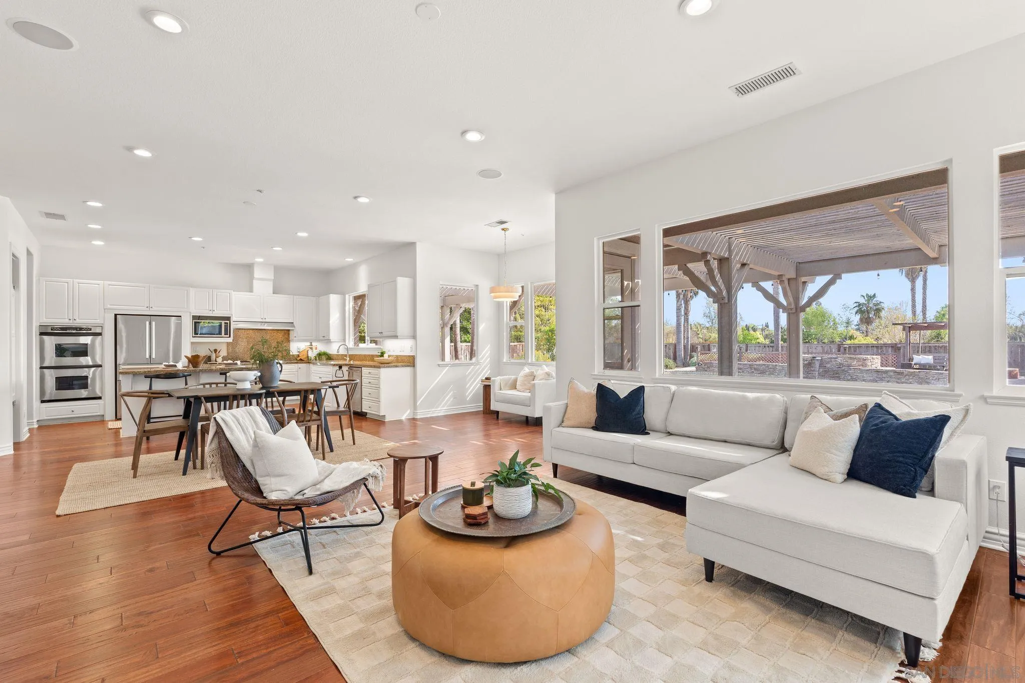 https://cdn.realtyfeed.com/cdn/127/260006575/e959823d7b195e185f32db9ca77274b9.webp