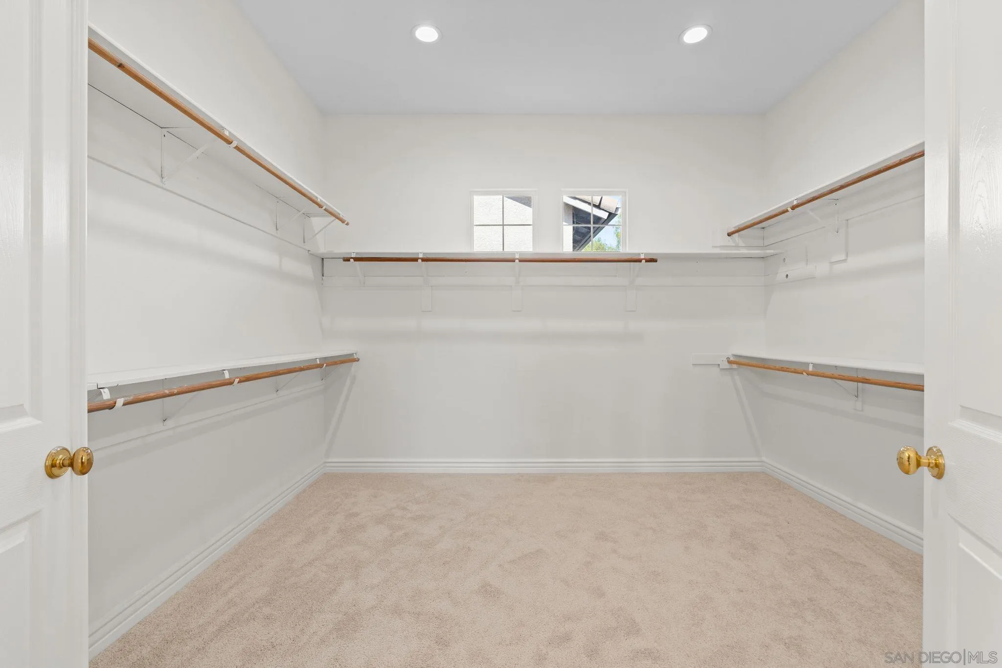 https://cdn.realtyfeed.com/cdn/127/260006575/eadfe31a832e1088fa51882f33ea2485.webp