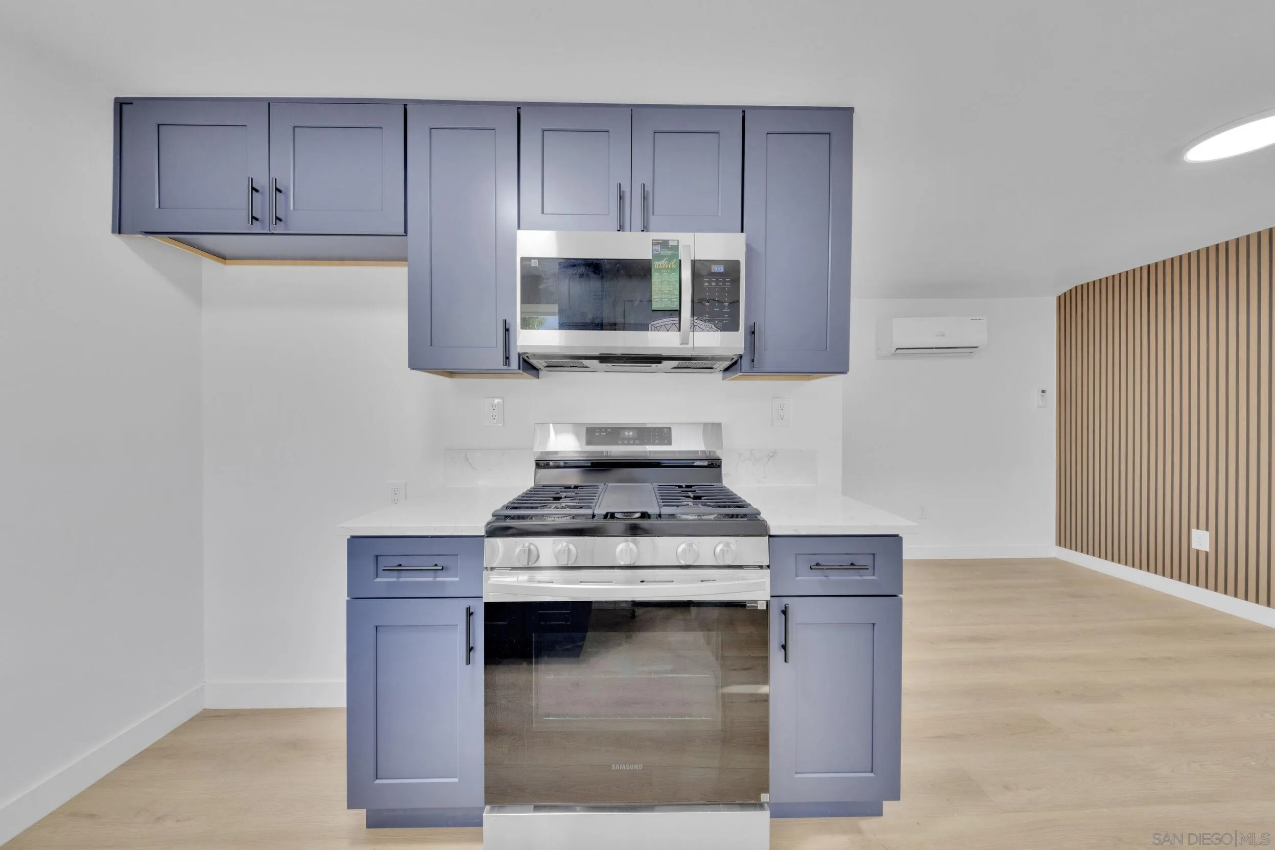 https://cdn.realtyfeed.com/cdn/127/260006579/76cd0695253c3d0d5effaf2ad36ed308.webp