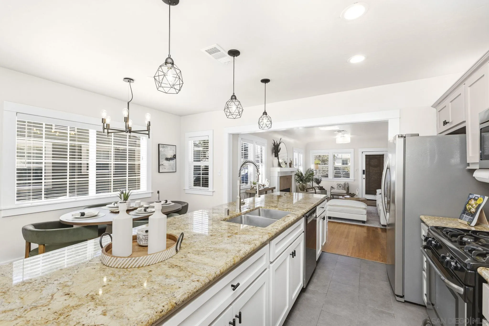 https://cdn.realtyfeed.com/cdn/127/260006604/4bcc3c7b318d88edcd99f209d978059b.webp