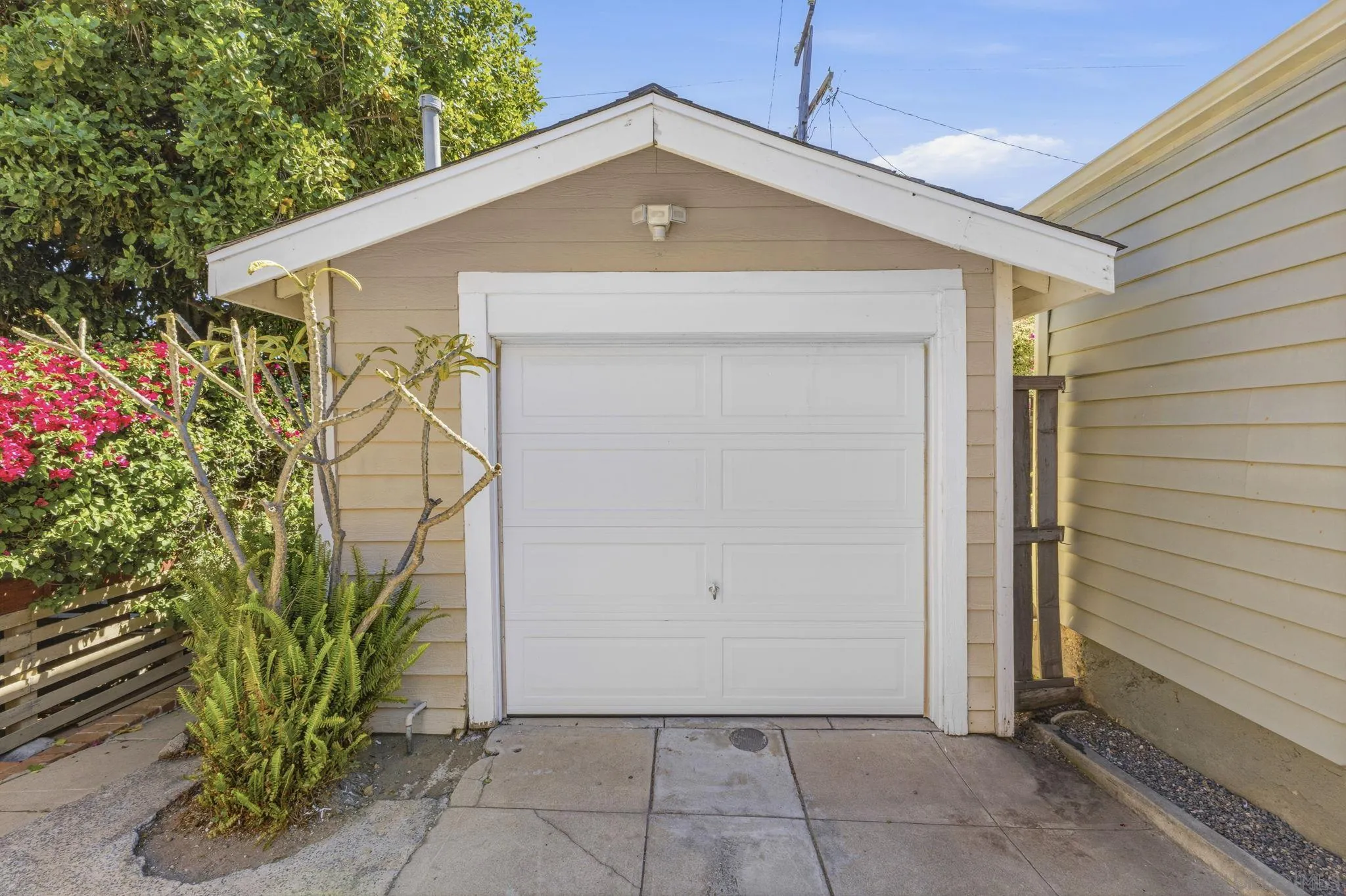 https://cdn.realtyfeed.com/cdn/127/260006604/a5c06410cbd1215fe6901c9deac3db1b.webp