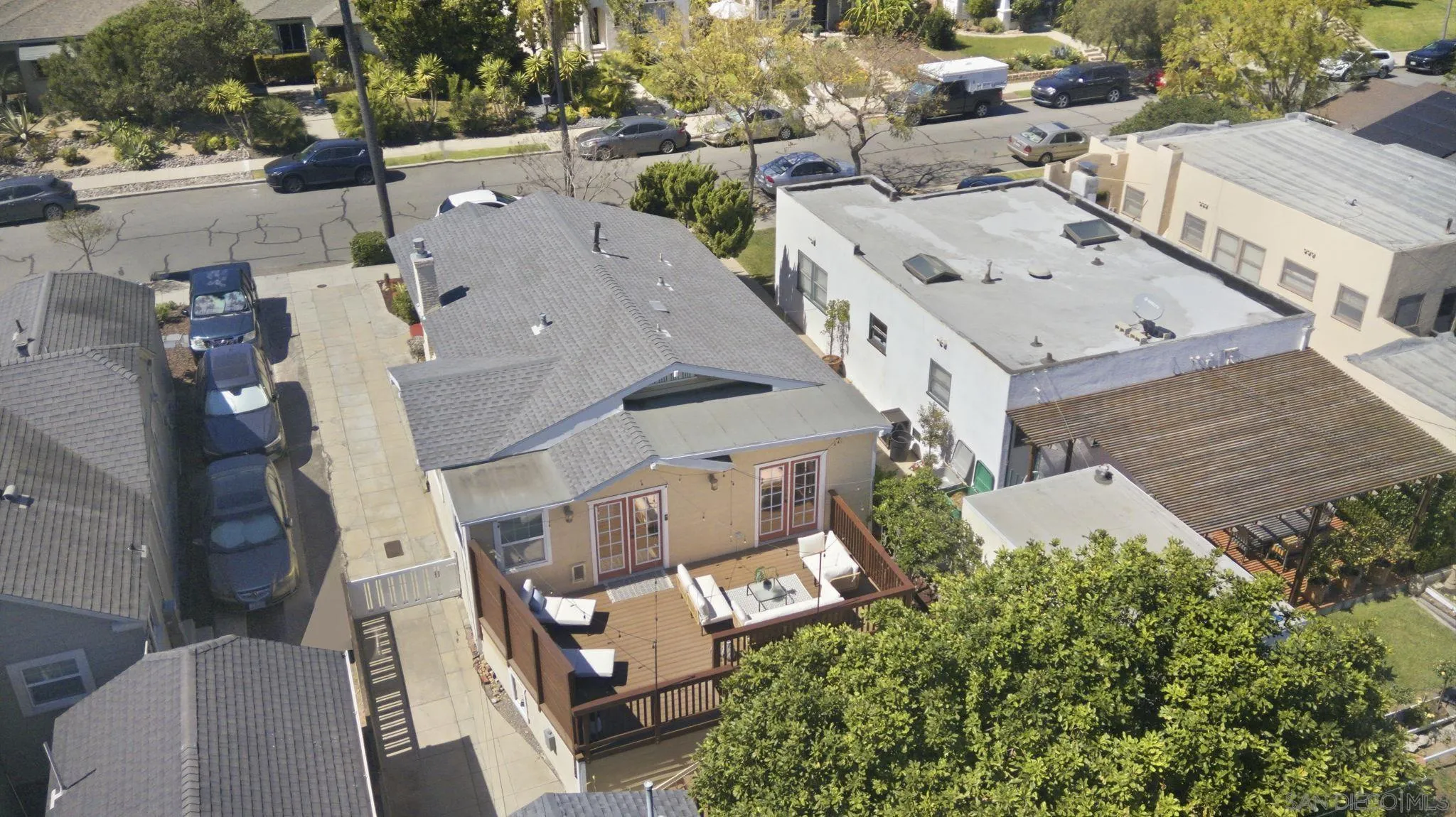https://cdn.realtyfeed.com/cdn/127/260006604/ac454b244dc830f59ec475dc857d0a4c.webp