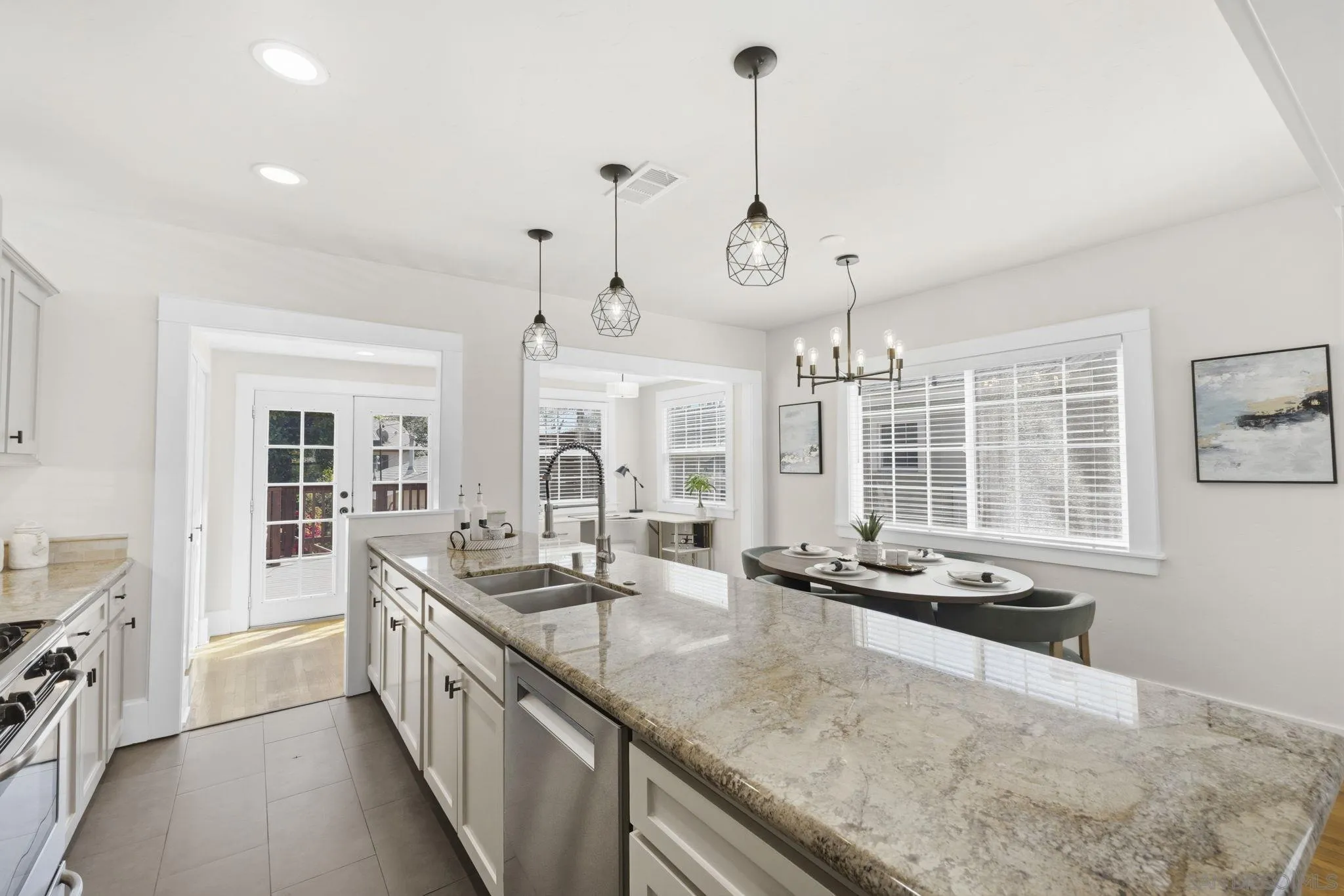 https://cdn.realtyfeed.com/cdn/127/260006604/bf7193bb64124007913be1bd9f02e74c.webp