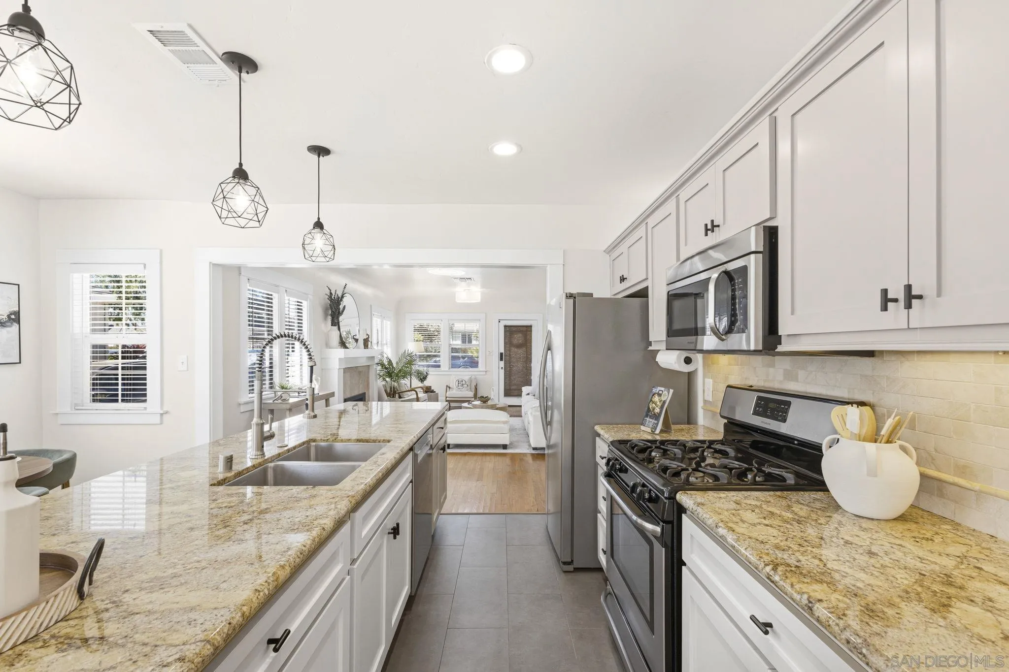 https://cdn.realtyfeed.com/cdn/127/260006604/ef97c25552308e0ee84628f85ef8500c.webp