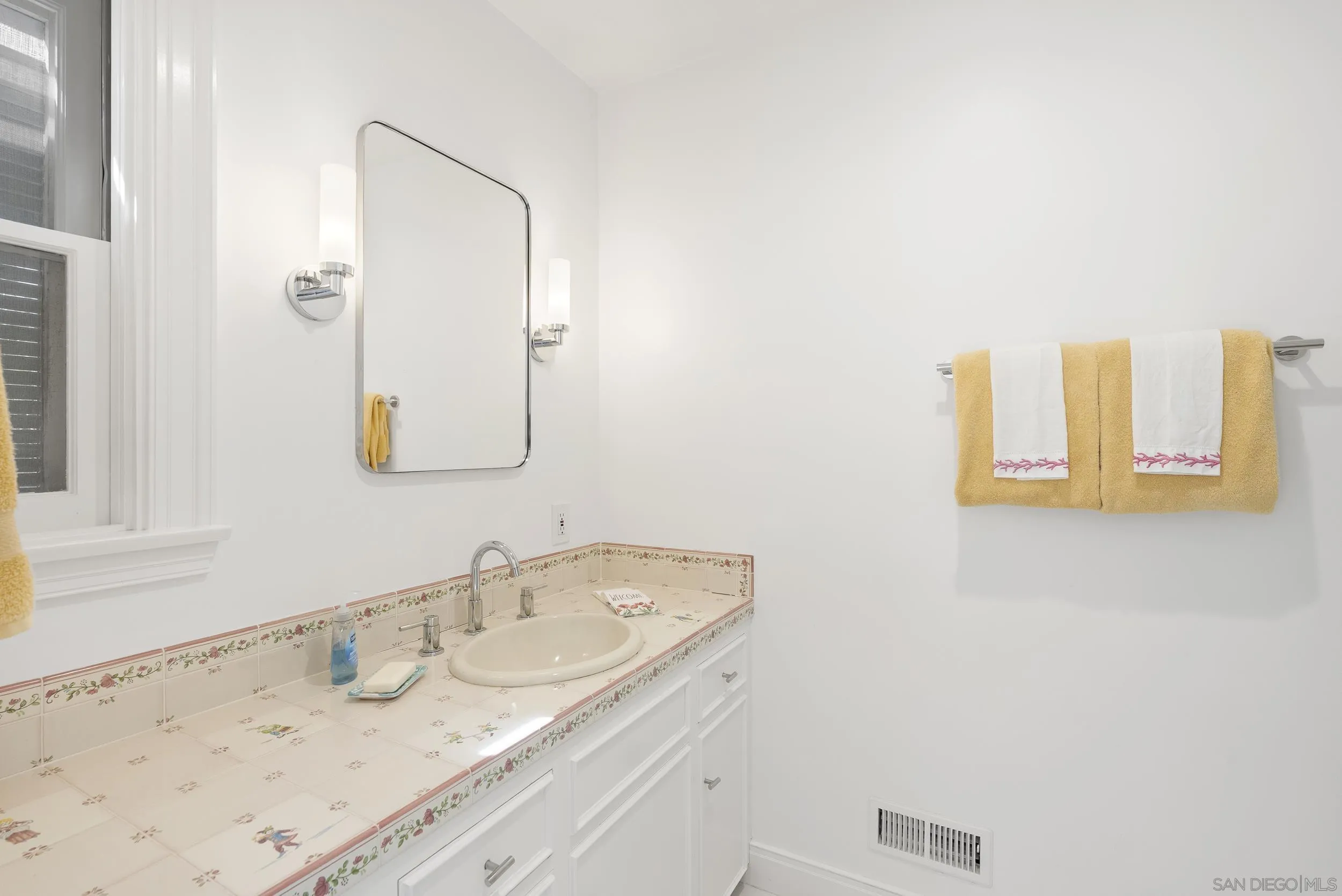 https://cdn.realtyfeed.com/cdn/127/260006606/16cfd991aa69a46d49b79291d134238c.webp