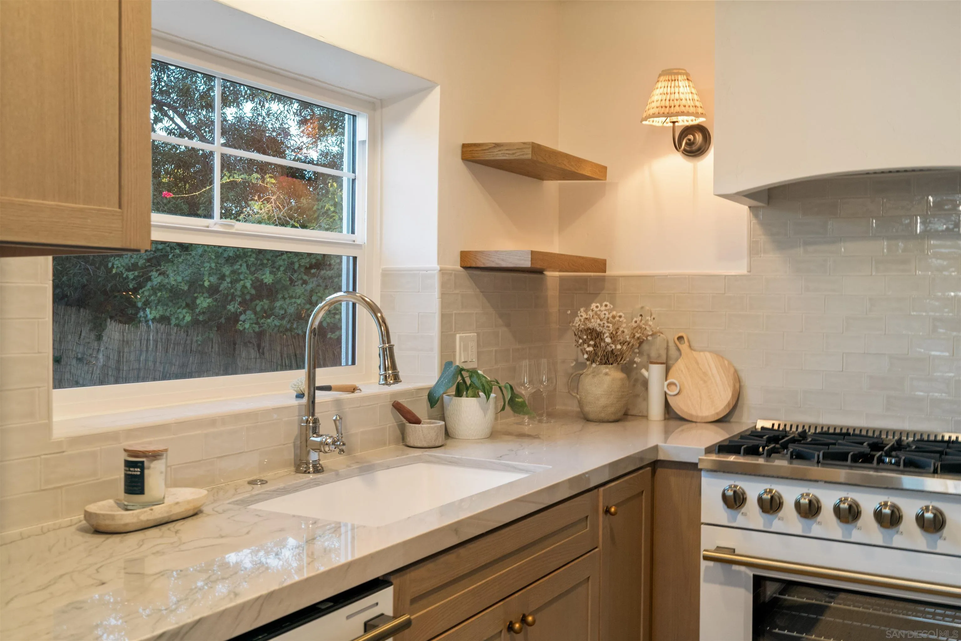 https://cdn.realtyfeed.com/cdn/127/260006613/29e52b894e6e4413468315ecc0656fd4.webp
