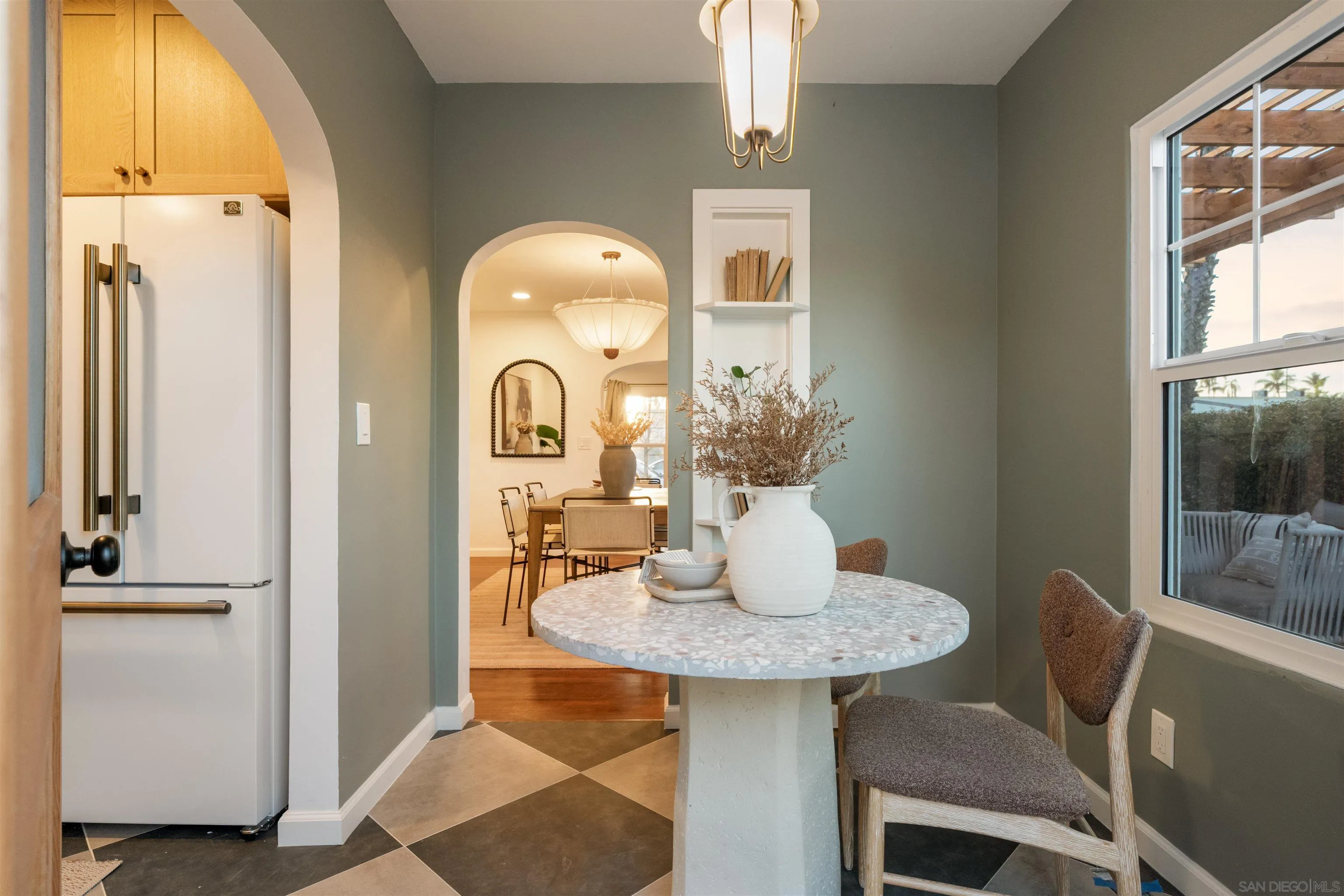 https://cdn.realtyfeed.com/cdn/127/260006613/2adc394be641bca06a3c0448542cbd13.webp