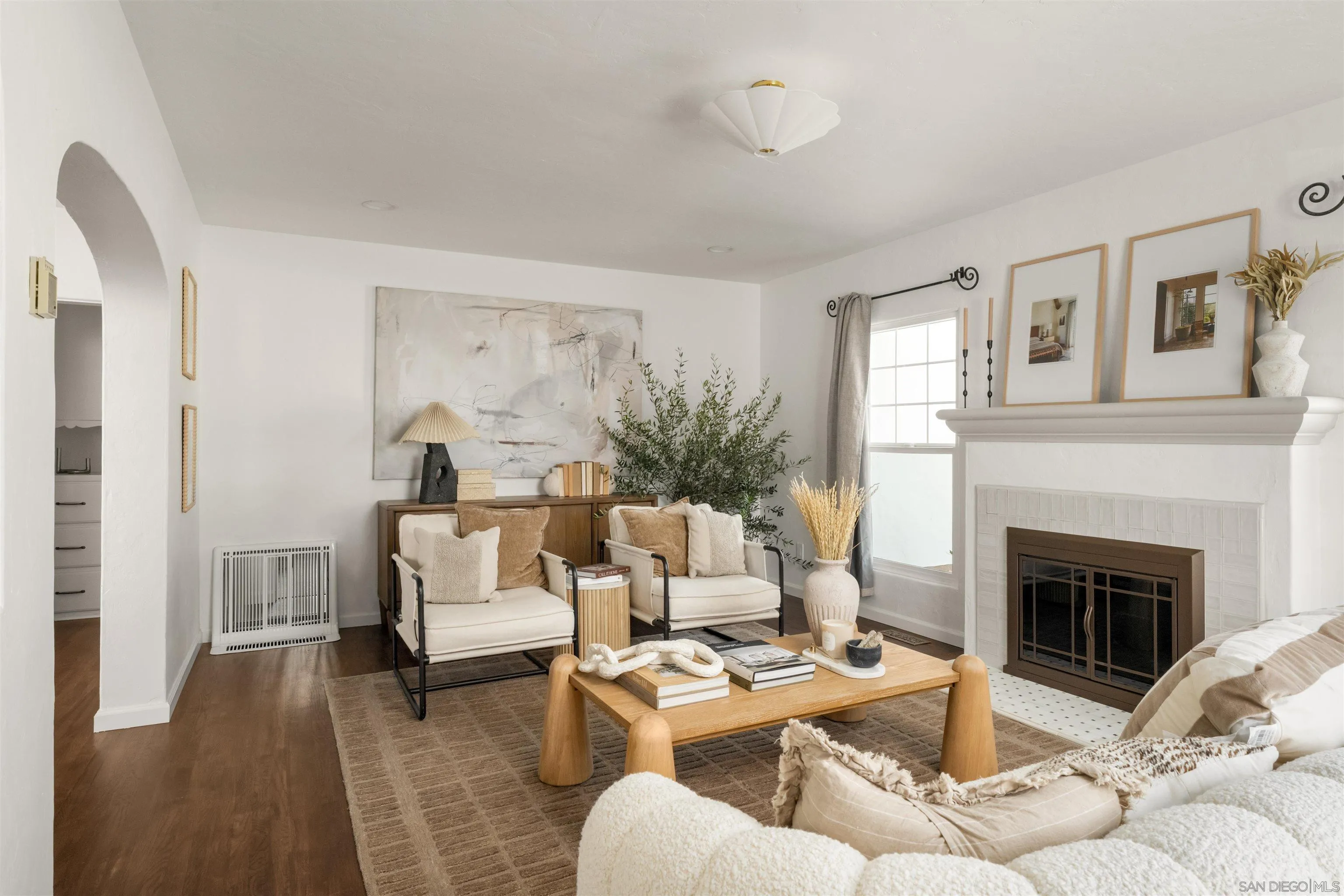 https://cdn.realtyfeed.com/cdn/127/260006613/ebe973be81d0769c5f6a281a80fb2765.webp