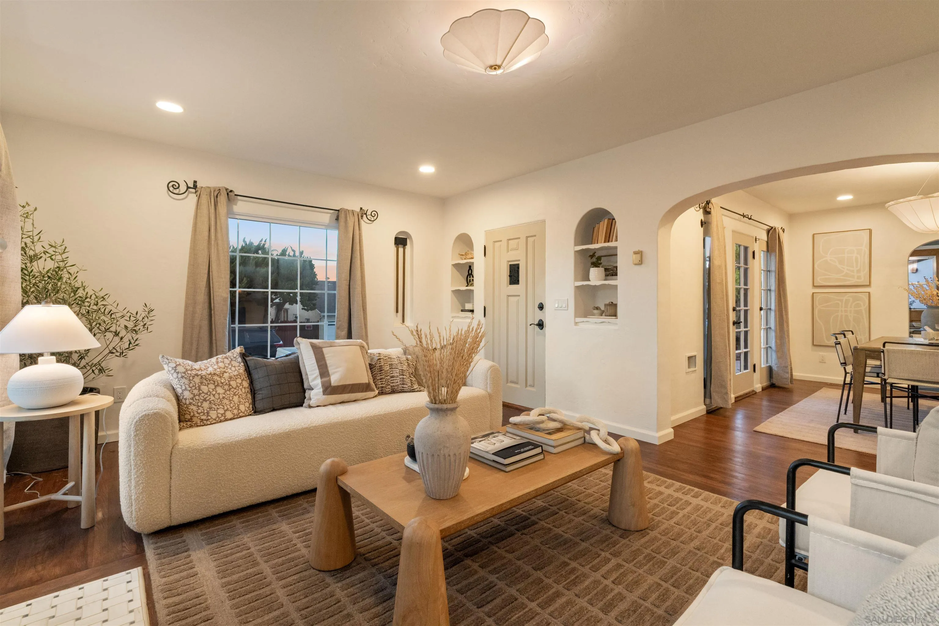 https://cdn.realtyfeed.com/cdn/127/260006613/ff503f0d2e952608c515108667443b4c.webp