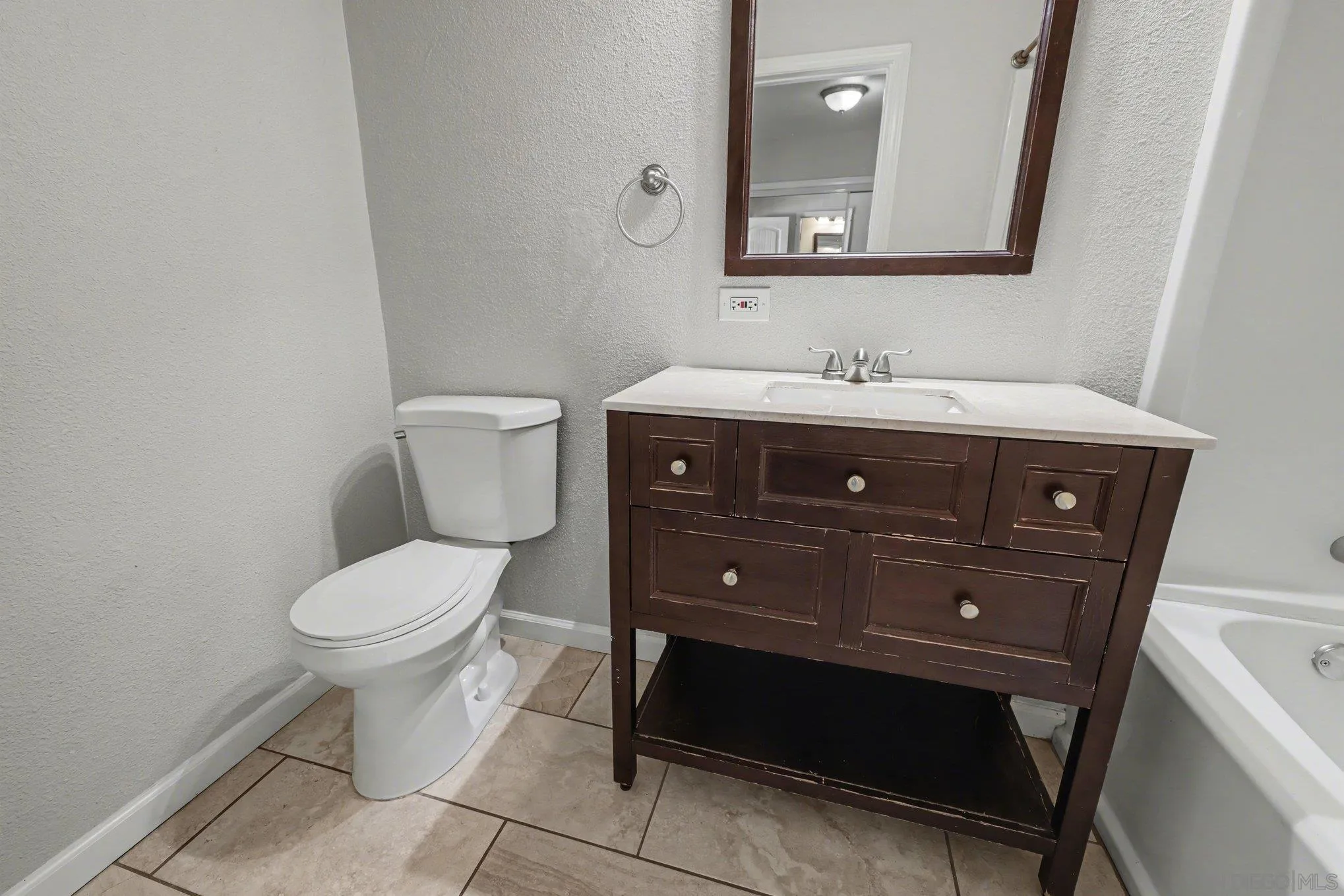 https://cdn.realtyfeed.com/cdn/127/260006618/2209d1e2208e2e8978562abc9c986bad.webp