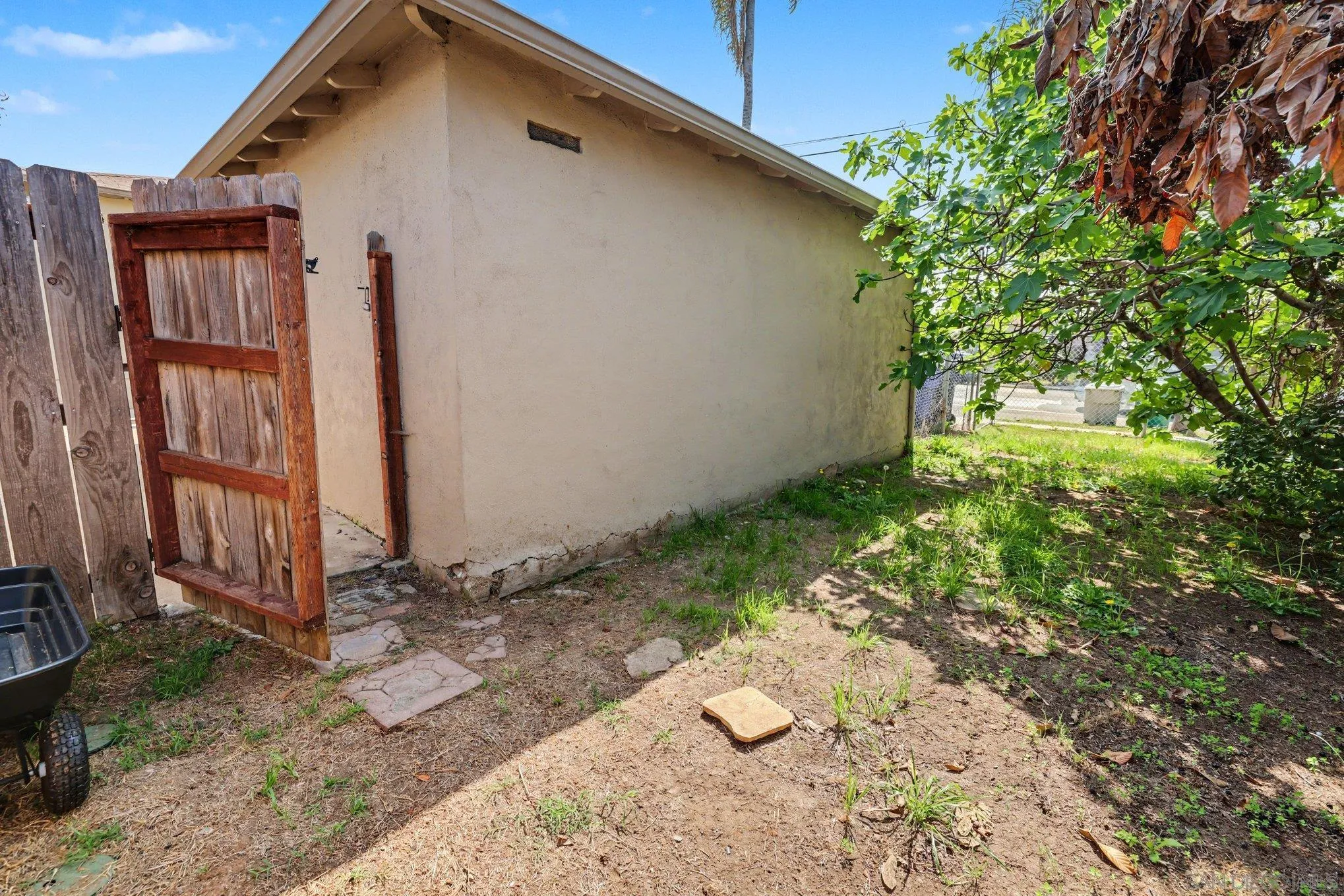 https://cdn.realtyfeed.com/cdn/127/260006618/68a7bf66e26219c199447248d603247d.webp