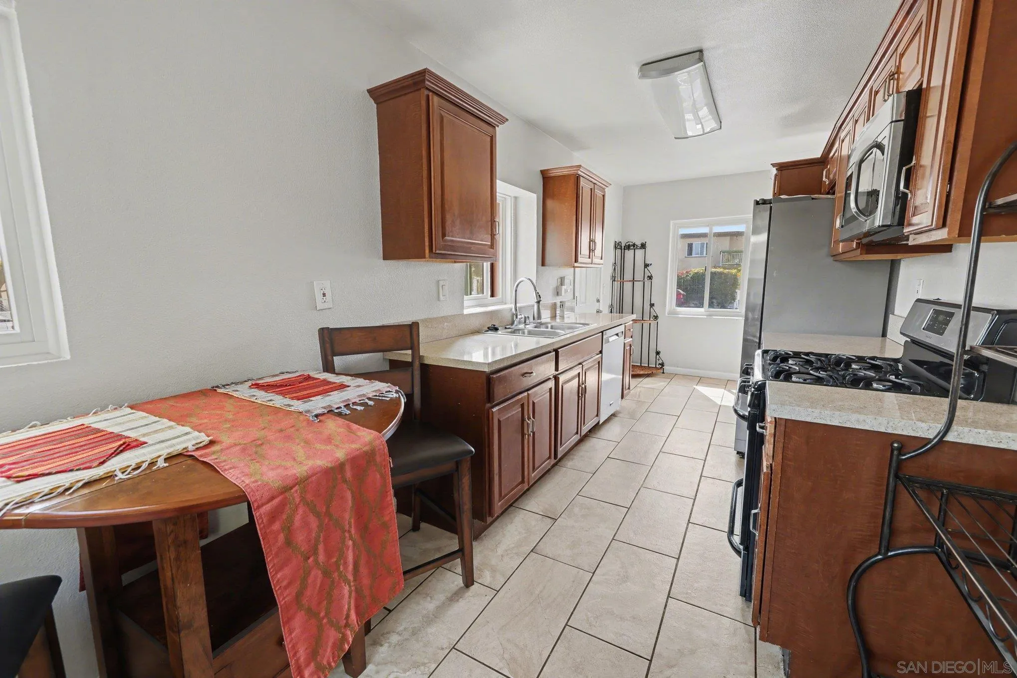 https://cdn.realtyfeed.com/cdn/127/260006618/8299df94e8ba3faf8c053b95aea1179c.webp