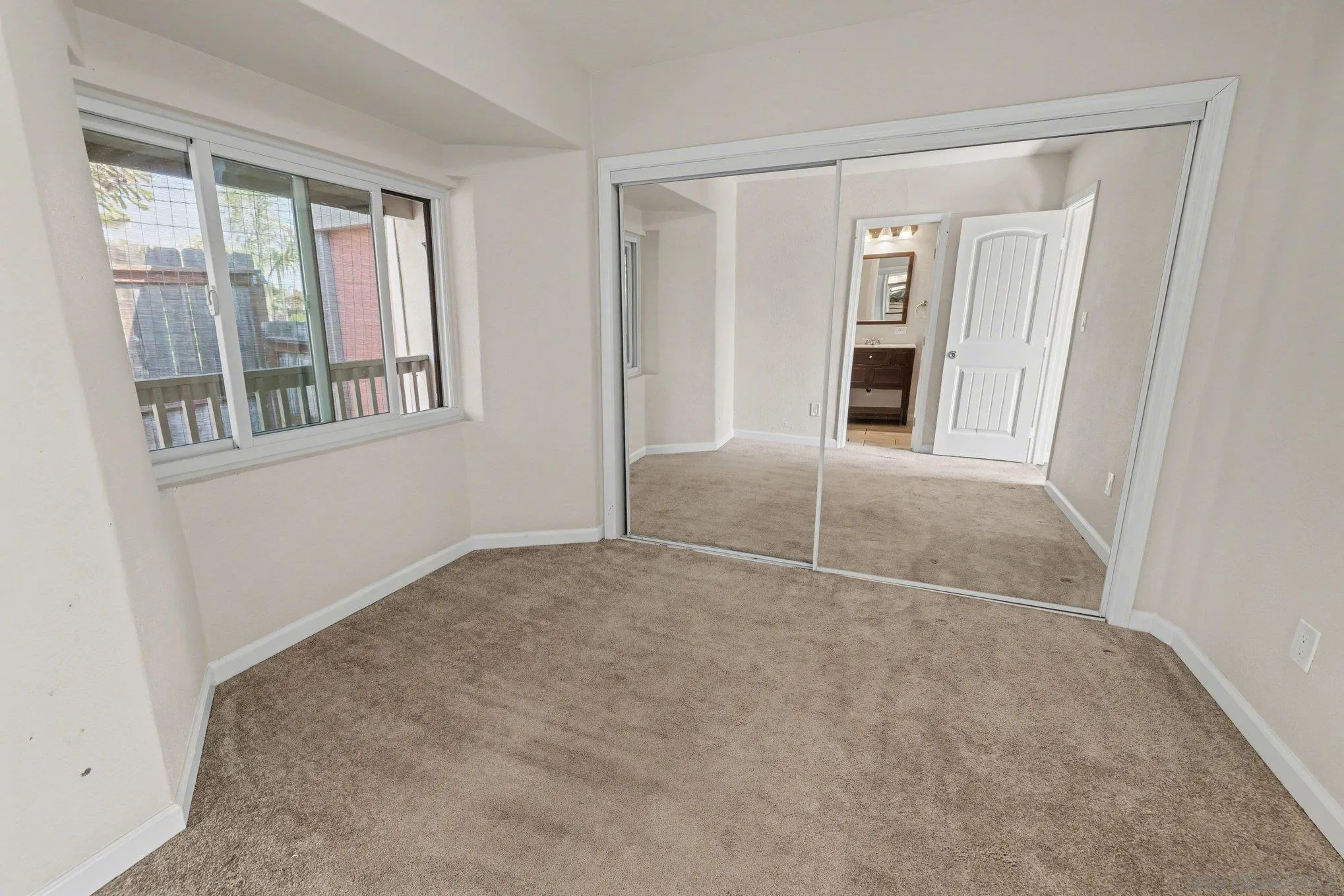 https://cdn.realtyfeed.com/cdn/127/260006618/838294a2b8ac5952cca2c2a0225f43f8.webp