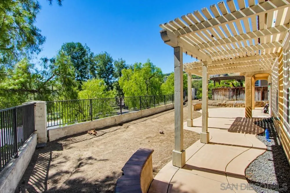 https://cdn.realtyfeed.com/cdn/127/260006623/19f4e7438d7c911234ac8787237bf002.webp