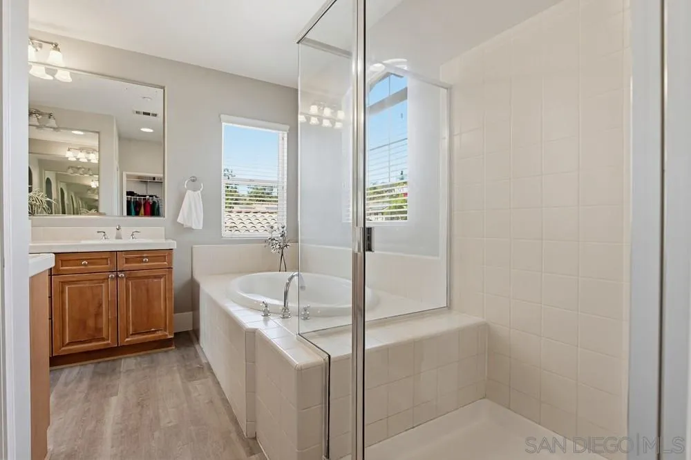 https://cdn.realtyfeed.com/cdn/127/260006623/75f58f89aa8944511f2f84b771651983.webp