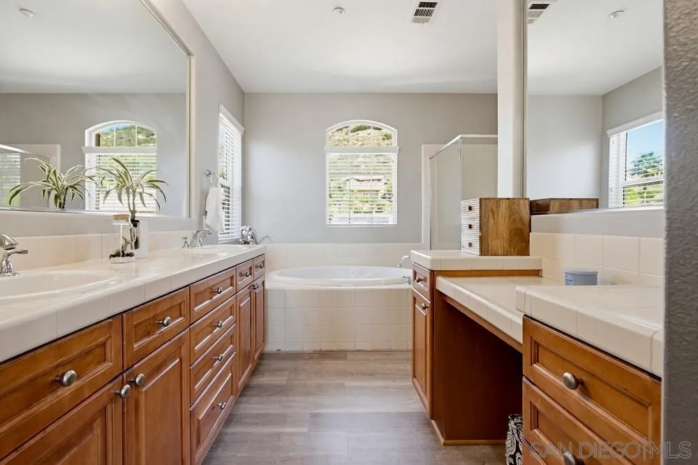 https://cdn.realtyfeed.com/cdn/127/260006623/7a6f044165d59e228032fa23c2b7b528.webp