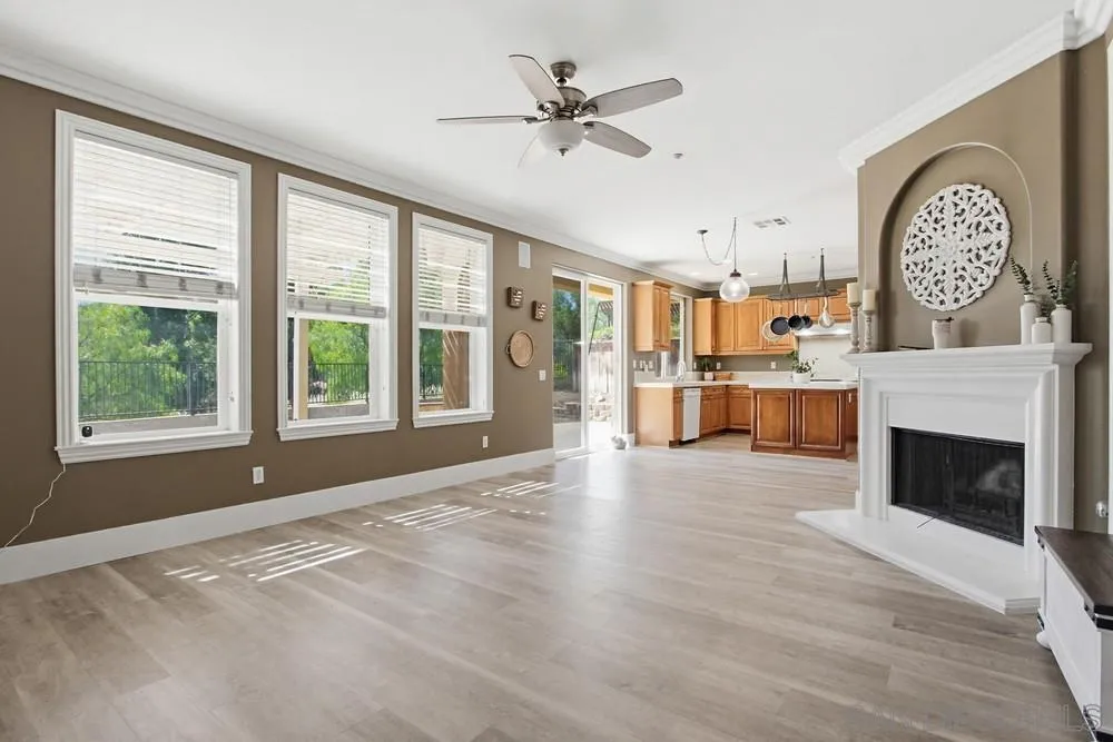 https://cdn.realtyfeed.com/cdn/127/260006623/8e999f28475a2db217573691d6cb2724.webp