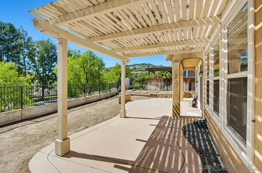 https://cdn.realtyfeed.com/cdn/127/260006623/962435af5128f065350c2e28cd51e038.webp