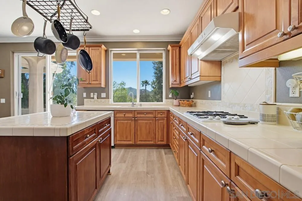 https://cdn.realtyfeed.com/cdn/127/260006623/aff928d73e710386bc7c3f1e6b1c0070.webp