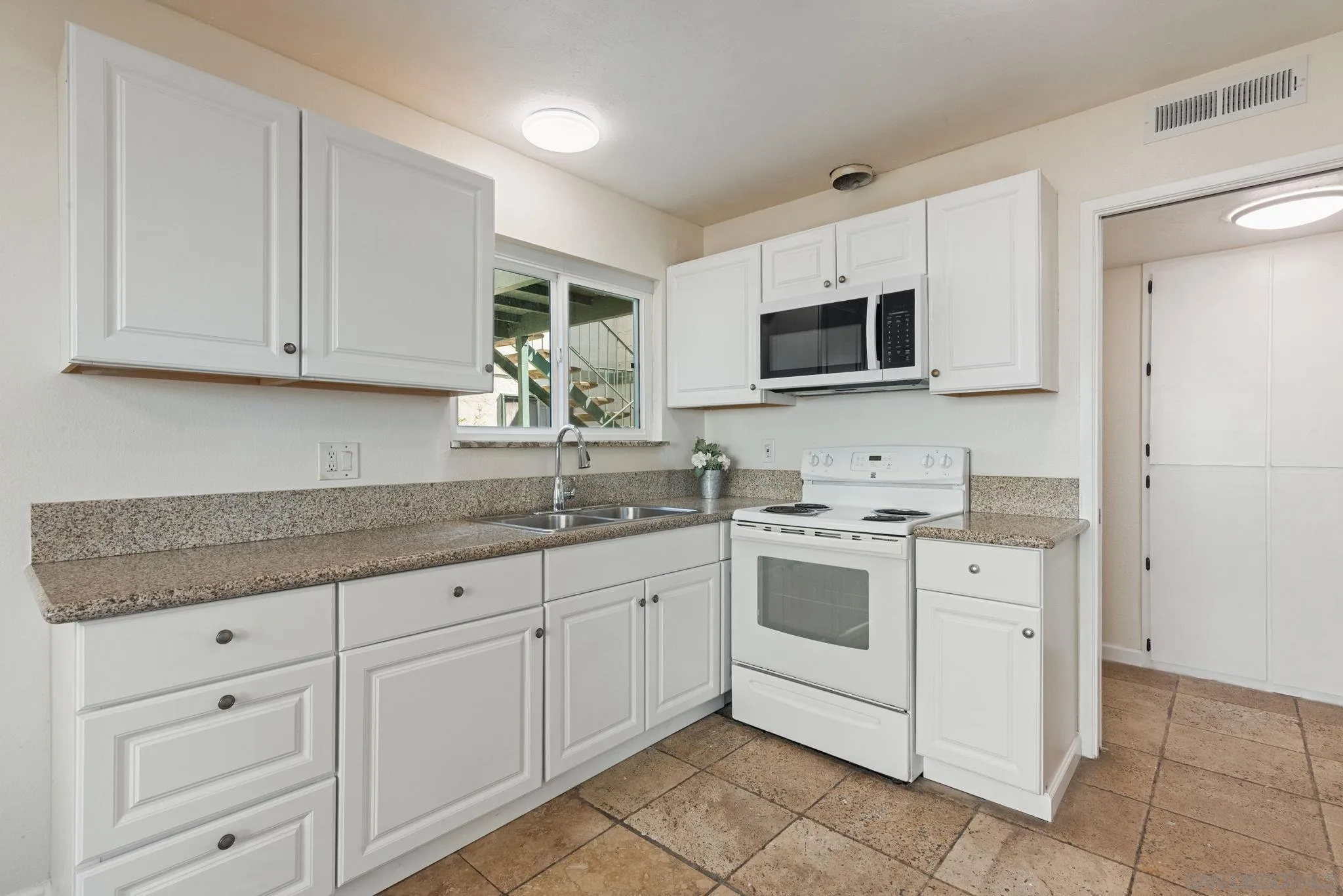 https://cdn.realtyfeed.com/cdn/127/260006625/a96fc983711cbc829d776e259e53af39.webp