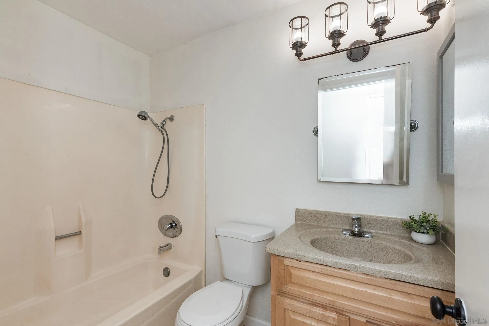 https://cdn.realtyfeed.com/cdn/127/260006625/ee1f64054de6e37ab0f740cd5e0201e7.webp