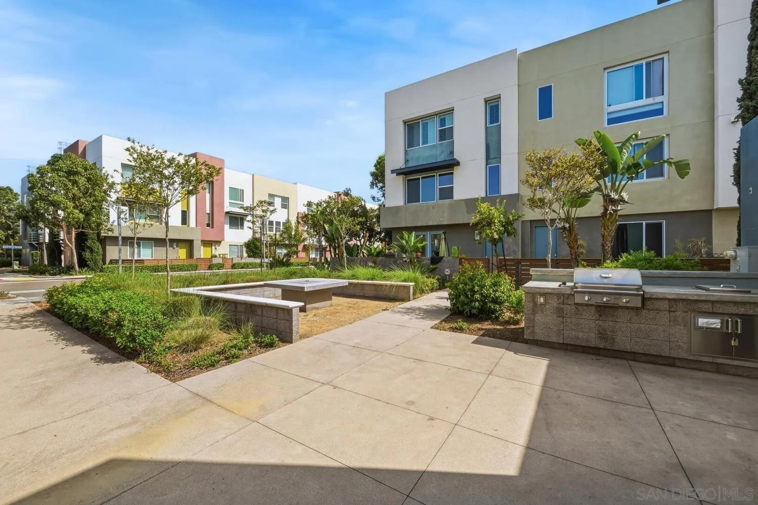 https://cdn.realtyfeed.com/cdn/127/260006640/866f5ad35966dd410a7fa94ddac9d916.webp