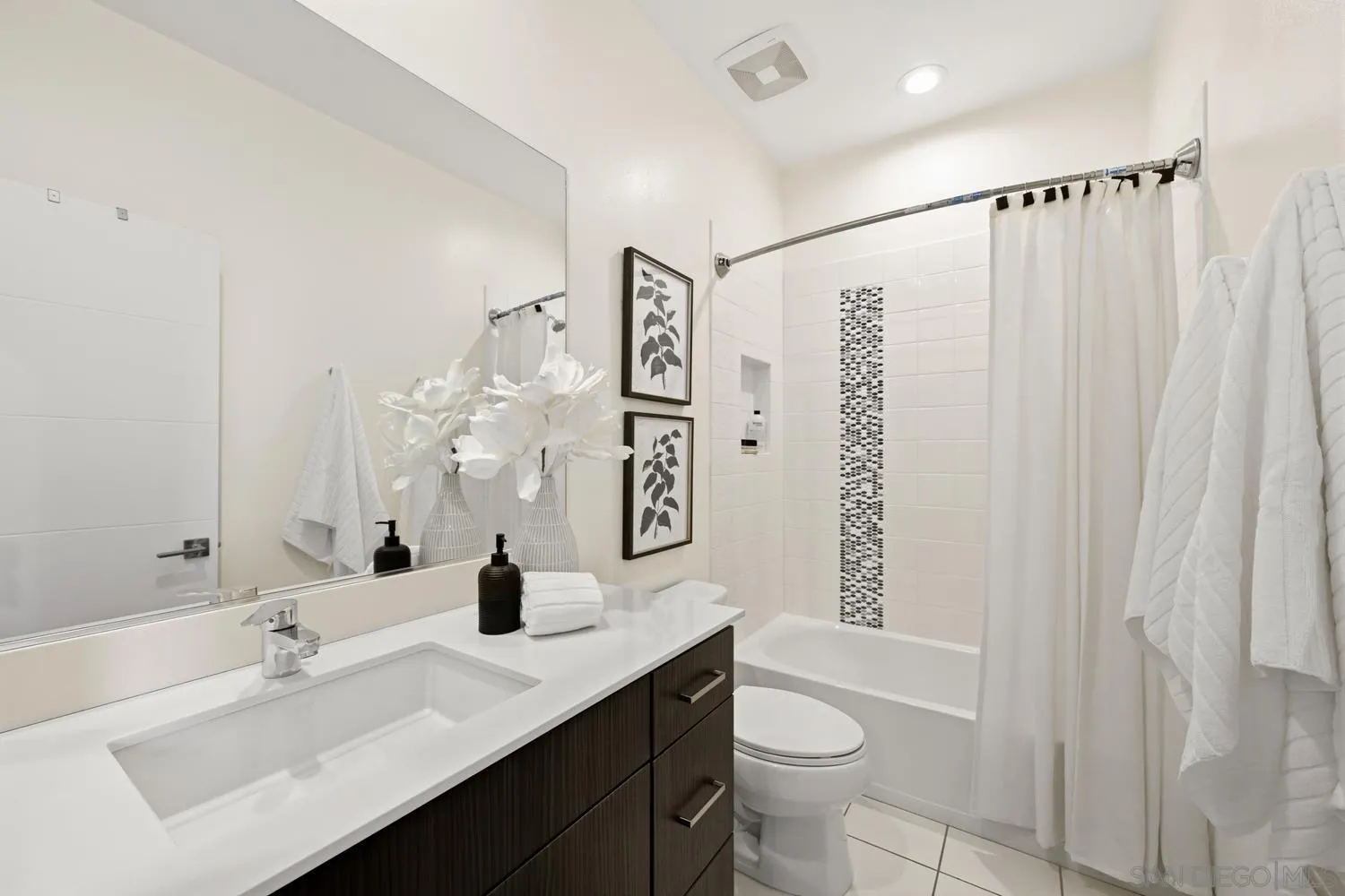 https://cdn.realtyfeed.com/cdn/127/260006640/b1d83c6f9d6c312638fe0bc2767c59aa.webp