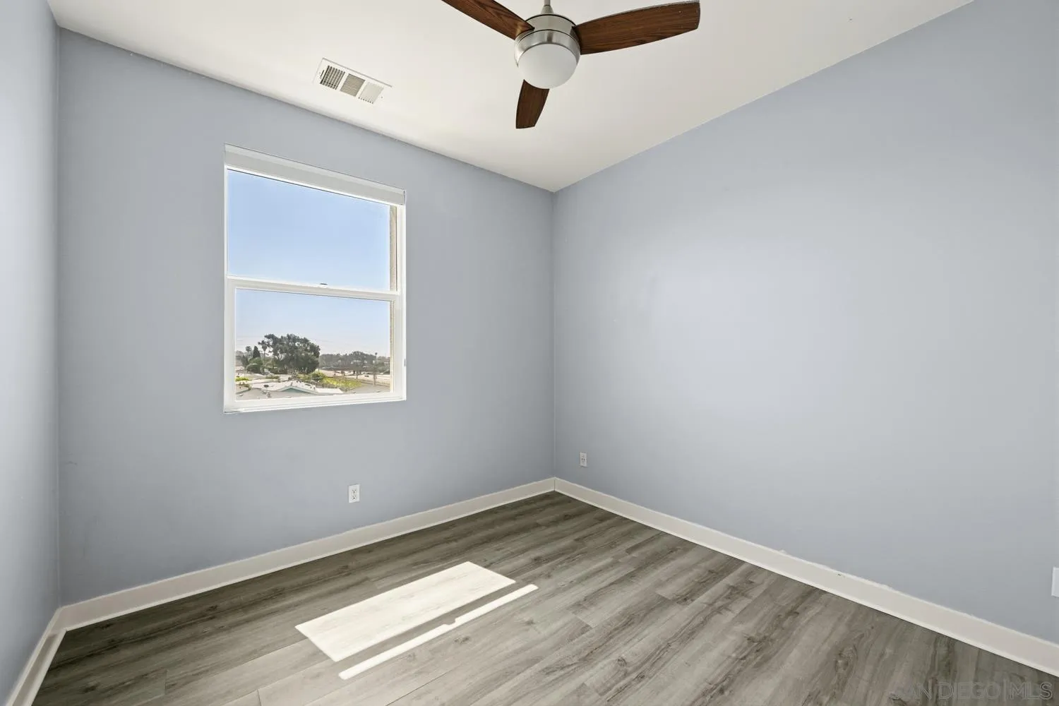 https://cdn.realtyfeed.com/cdn/127/260006640/c94e3c21b02283ef311214021978e2d2.webp