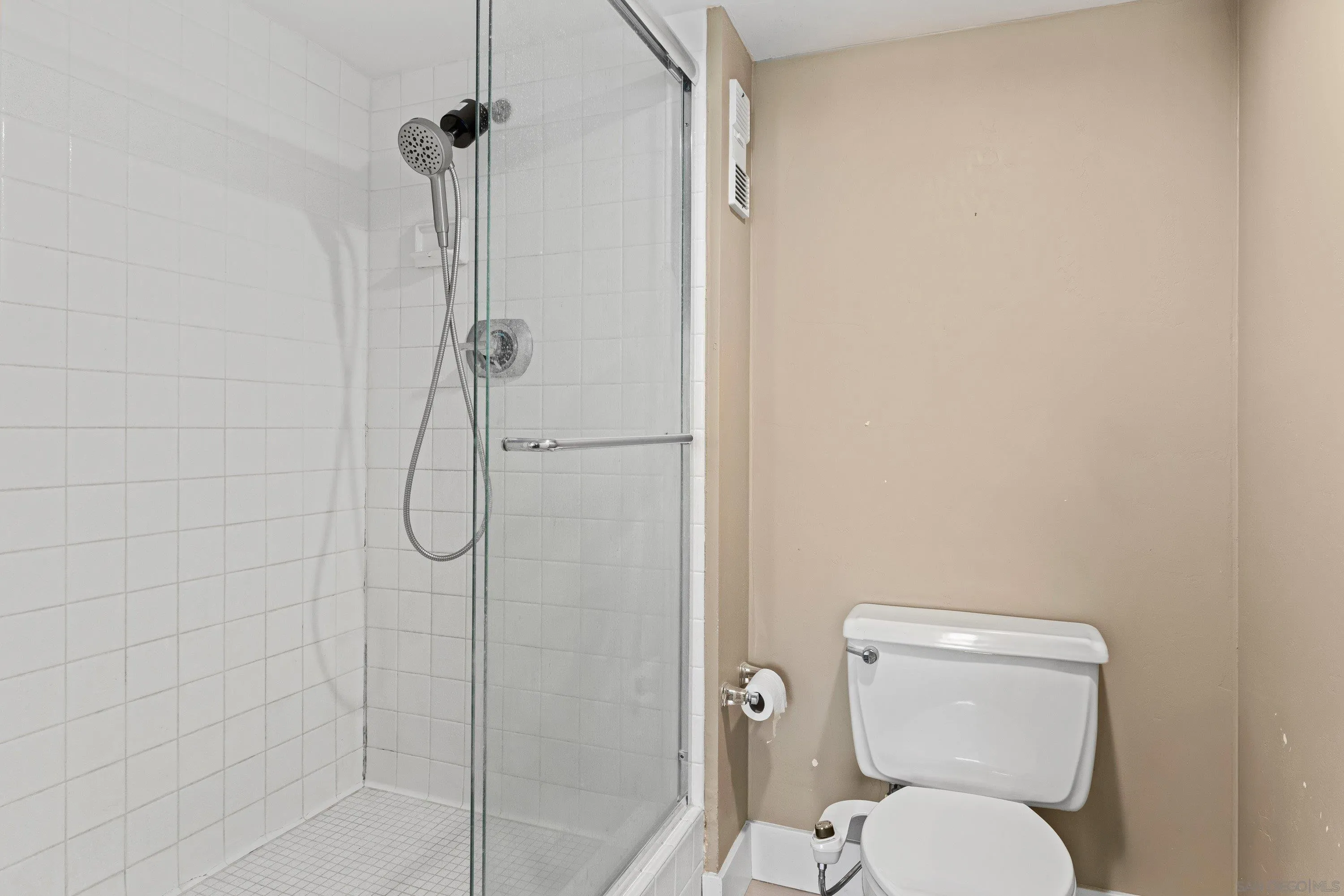 Photo #12: 260006641 Listing: Photo #12