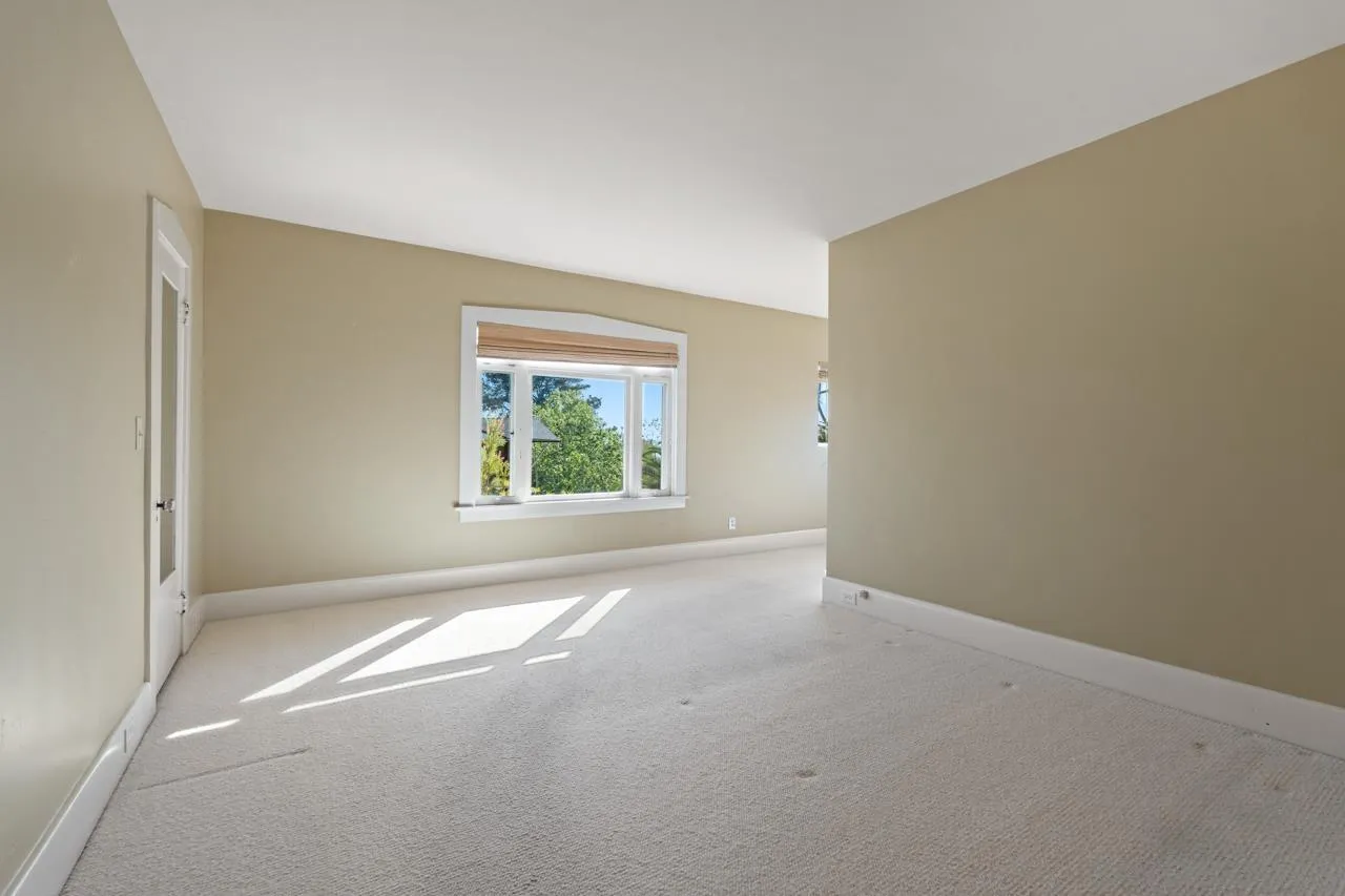 https://cdn.realtyfeed.com/cdn/127/260006645/53bf95961f169f4af447dd4fc74c23ac.webp