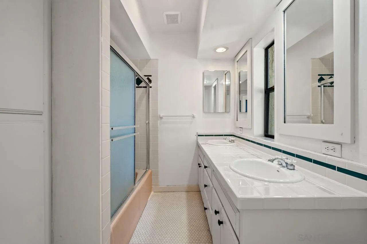 https://cdn.realtyfeed.com/cdn/127/260006645/dd73b6bbe3f155b5b14e2155b9e3a112.webp