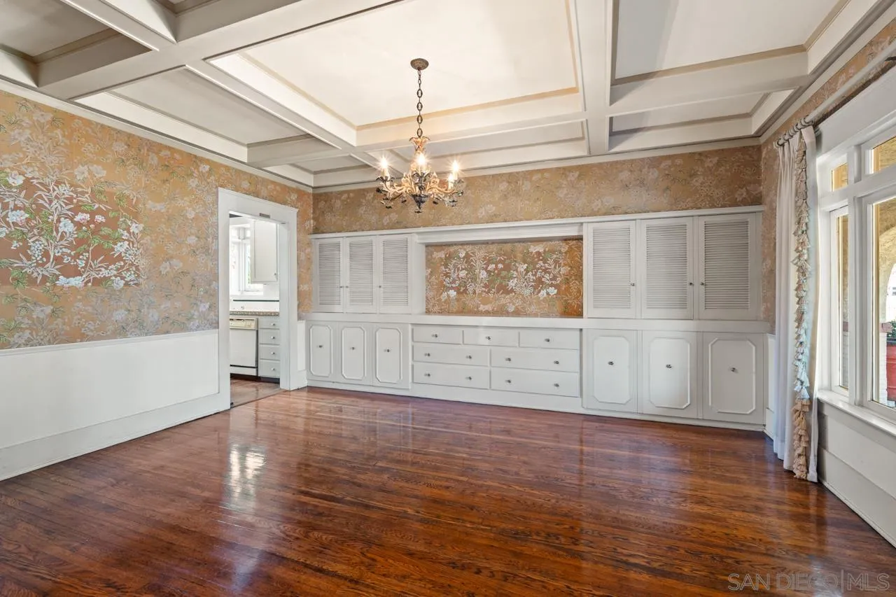 https://cdn.realtyfeed.com/cdn/127/260006645/ec28f211780abdd2dae378156436ee38.webp
