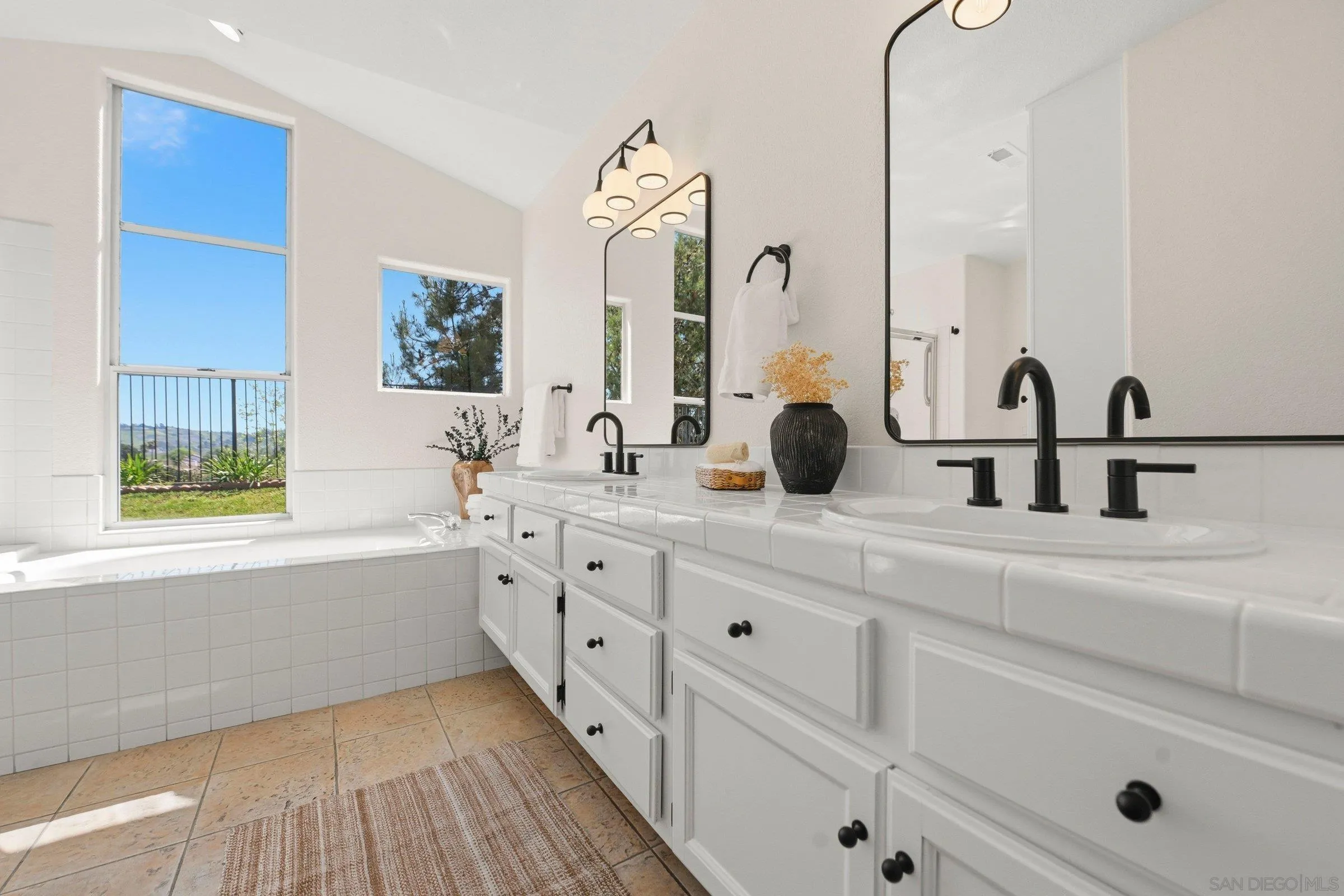 https://cdn.realtyfeed.com/cdn/127/260006652/08b3f68aac5d5cbc4259bf9578167df9.webp